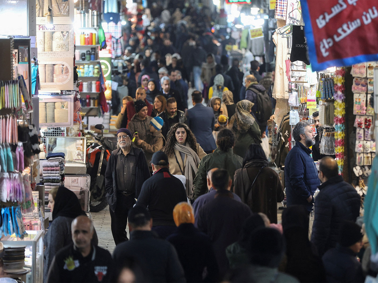People walk in Tehran Grand Bazaar in Tehran (Photo/Reuters)