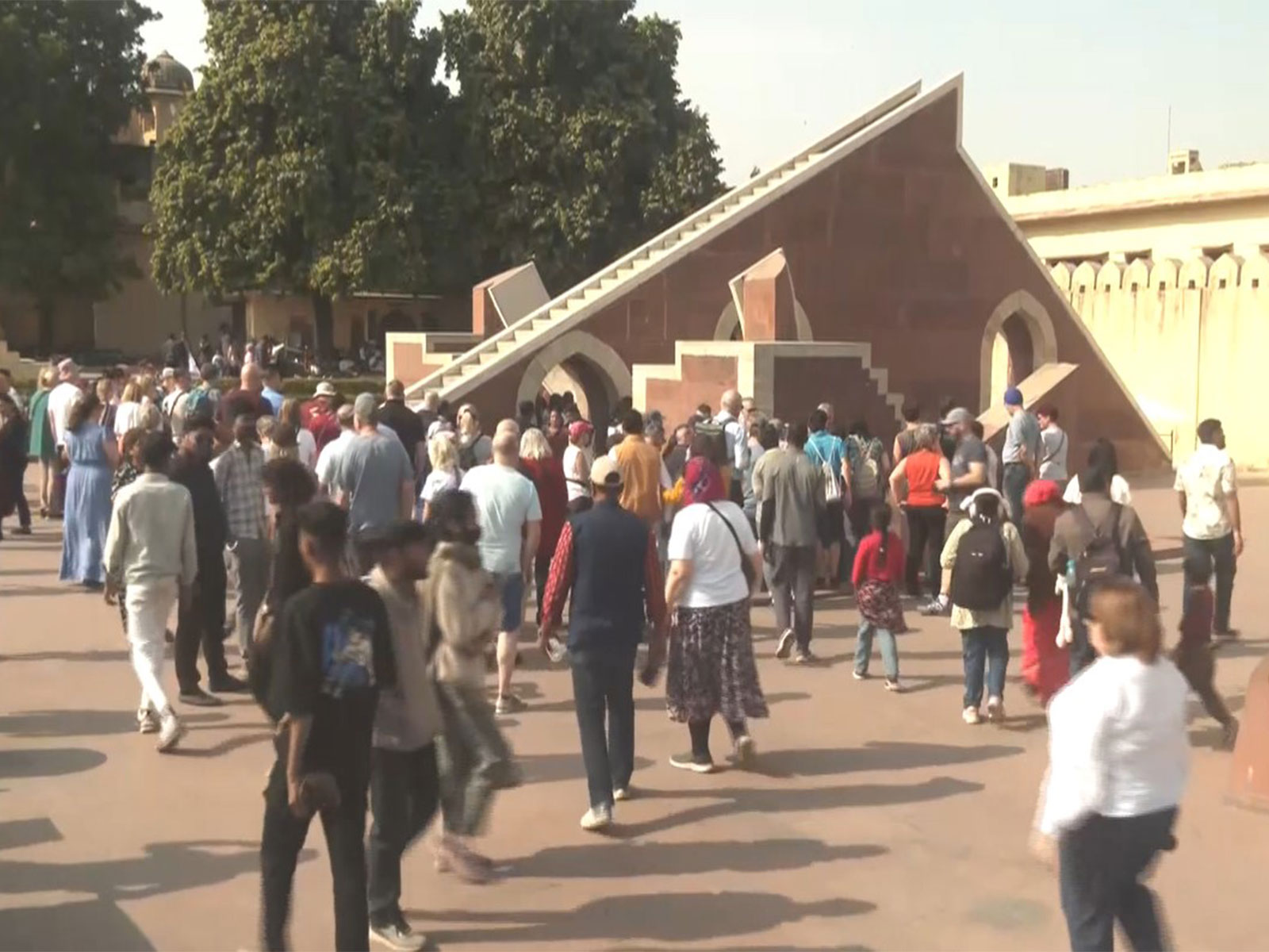 Large number of tourists at Jantar Mantar, Jaipur (Photo/ANI)