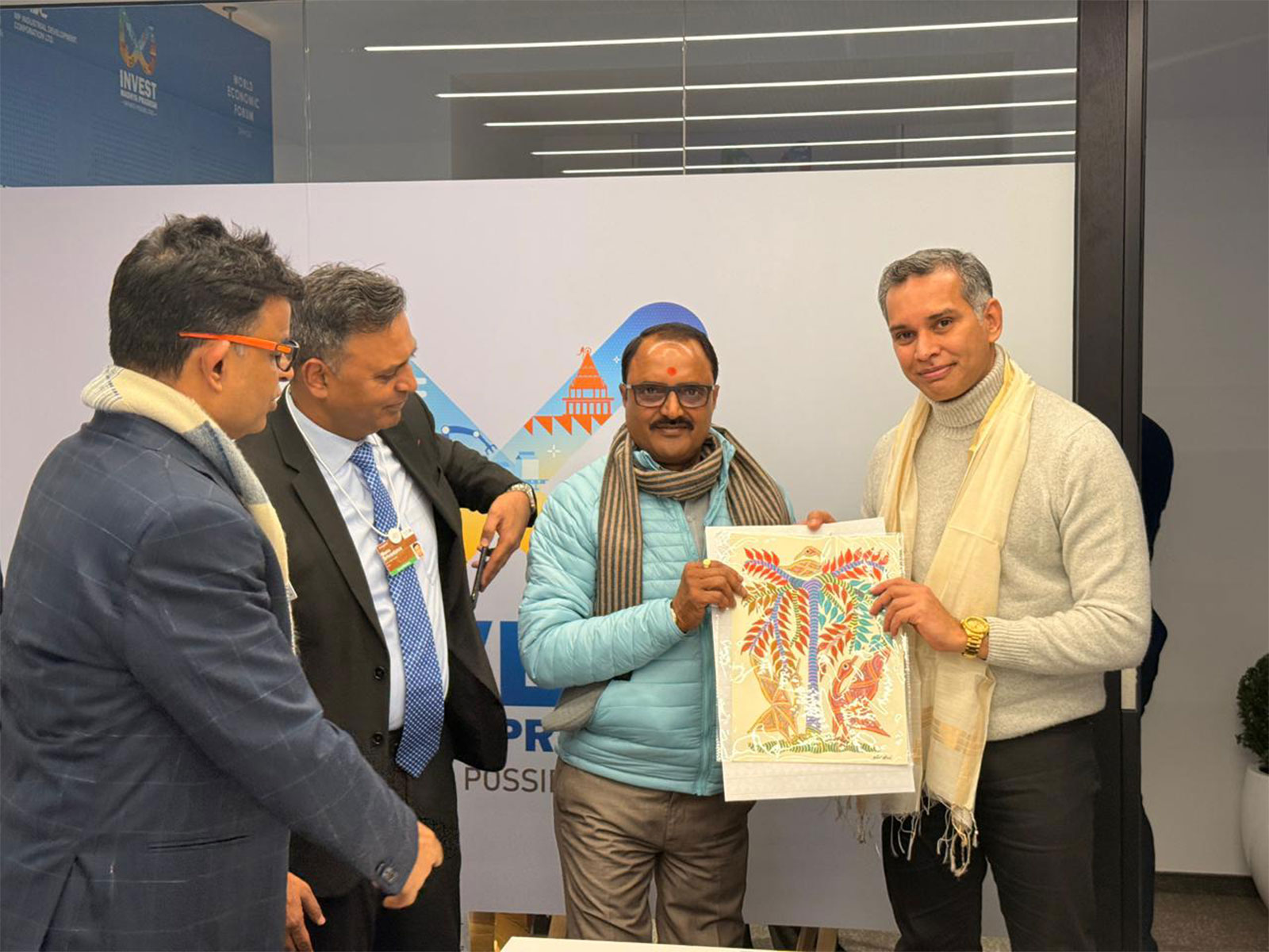 Madhya Pradesh delegation interacts with Geneva-based Peace Invest official Yusuf Merchant on sustainable water and energy investment opportunities at Davos. (Photo/MP Government)