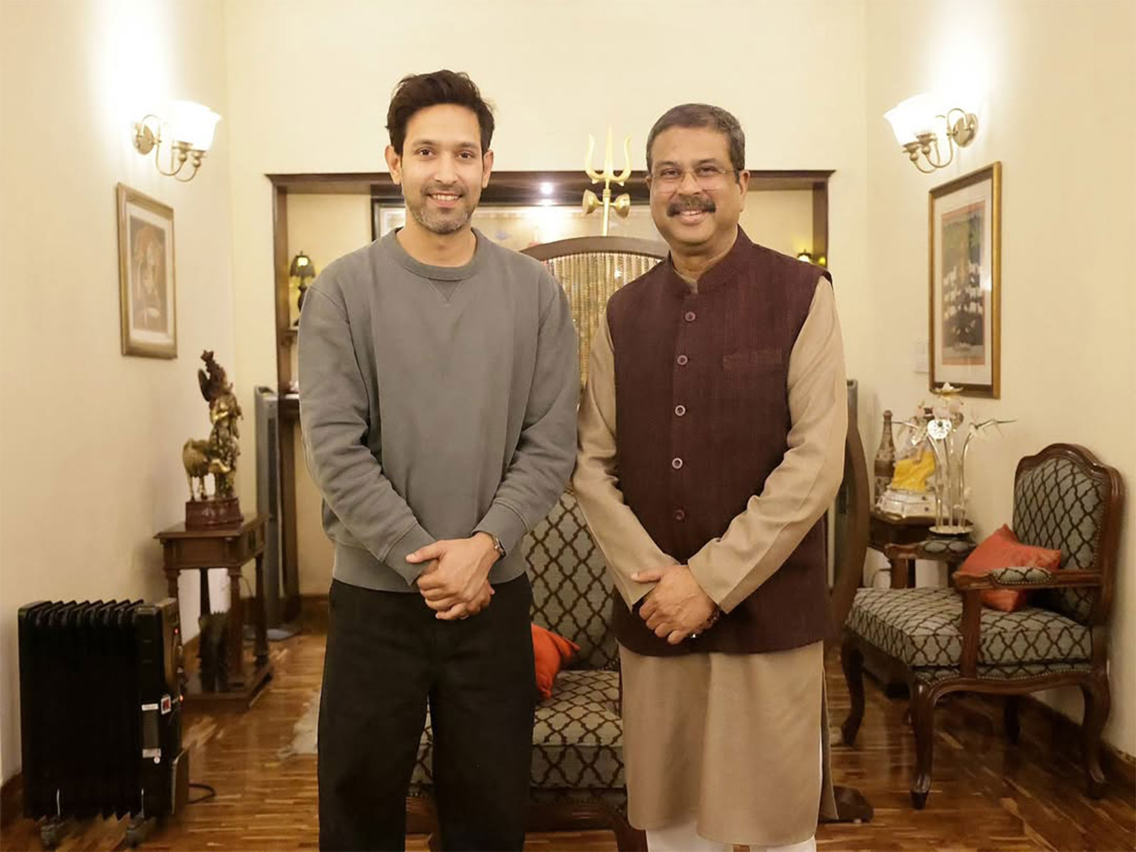 Vikrant Massey meets Union Minister Dharmendra Pradhan (Photo/instagram@vikrantmassey)