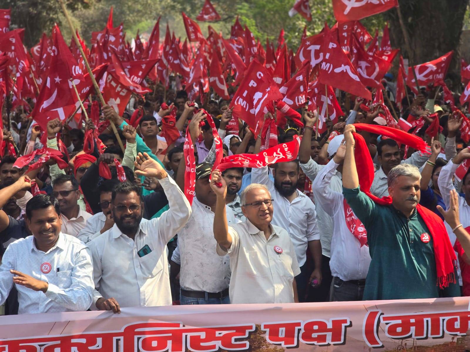 CPI(M) holds protest march in Palghar (Photo/@cpimspeak)