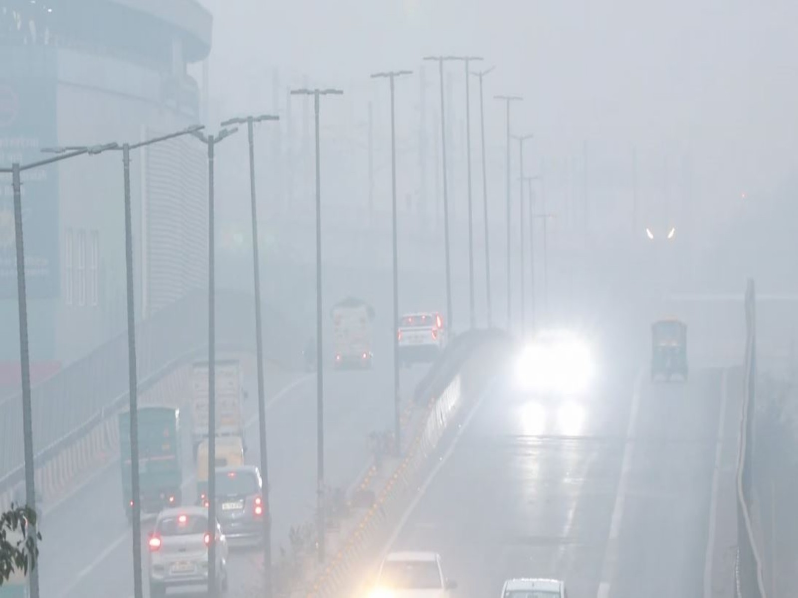 Visuals from Motibagh as smog engulfs parts of Delhi-NCR (Photo/ANI)