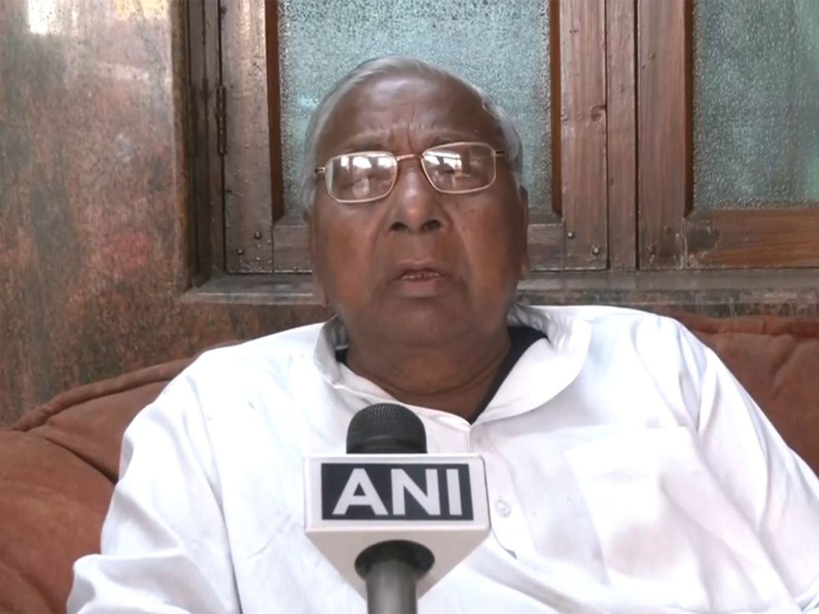 Congress leader V Hanumantha Rao (Photo/ANI)