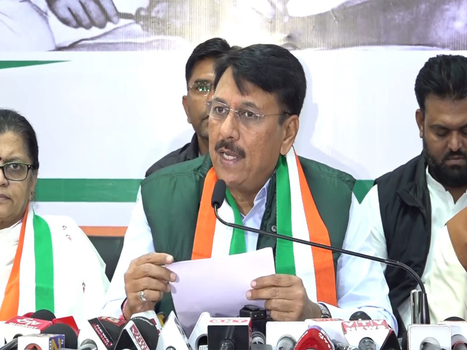 Congress leader Amit Chavda in Ahemdabad Press Conference (Photo/ANI)