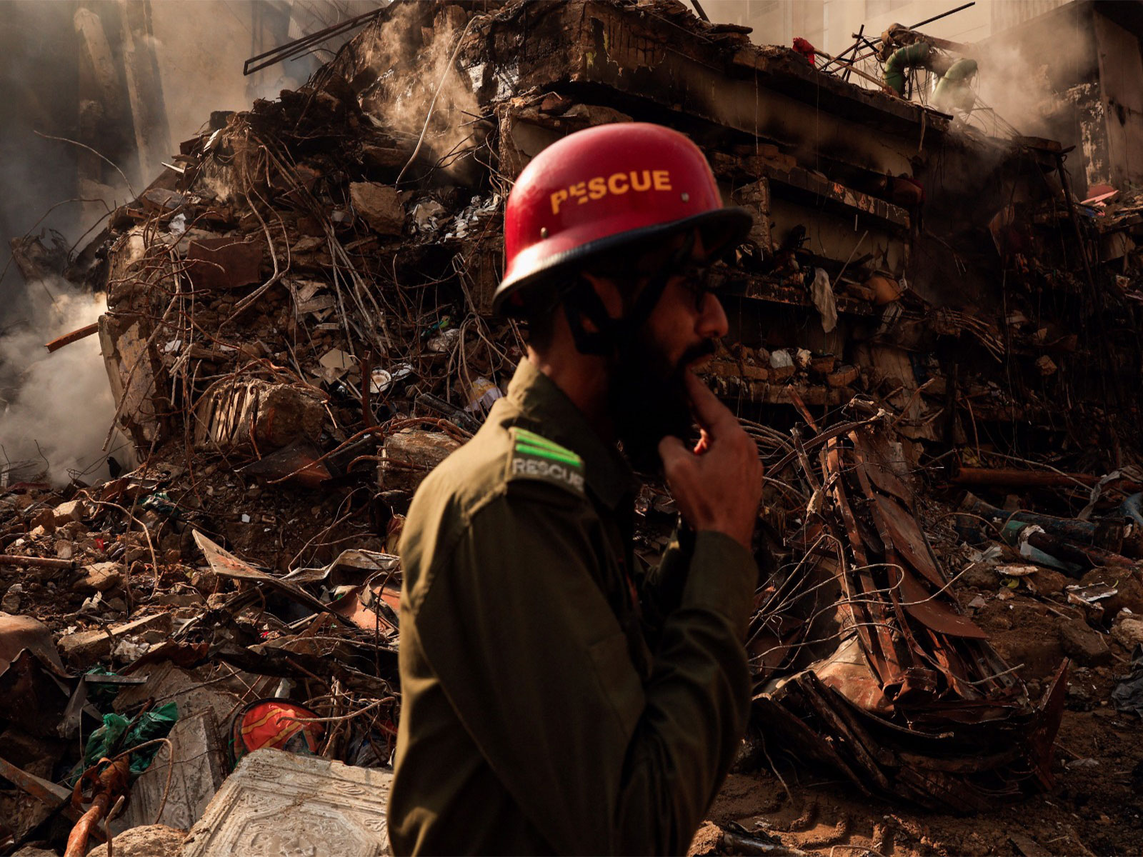 Rescue operations at at Gul Plaza in Karachi (Photo/Reuters)