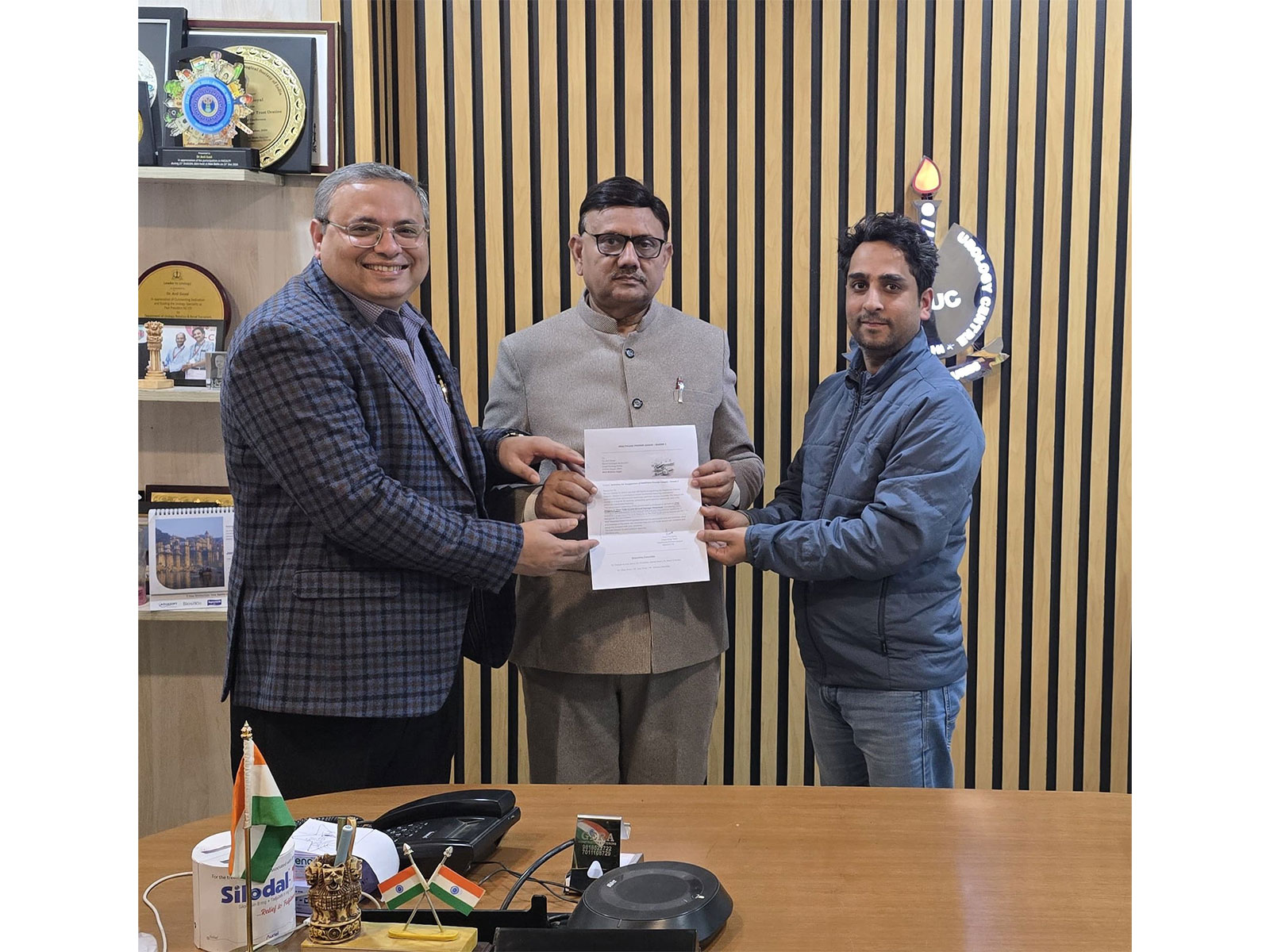 Organising Committee members present an invitation to Chief Guest Dr. Anil Goyal, MLA, Krishna Nagar (East Delhi)