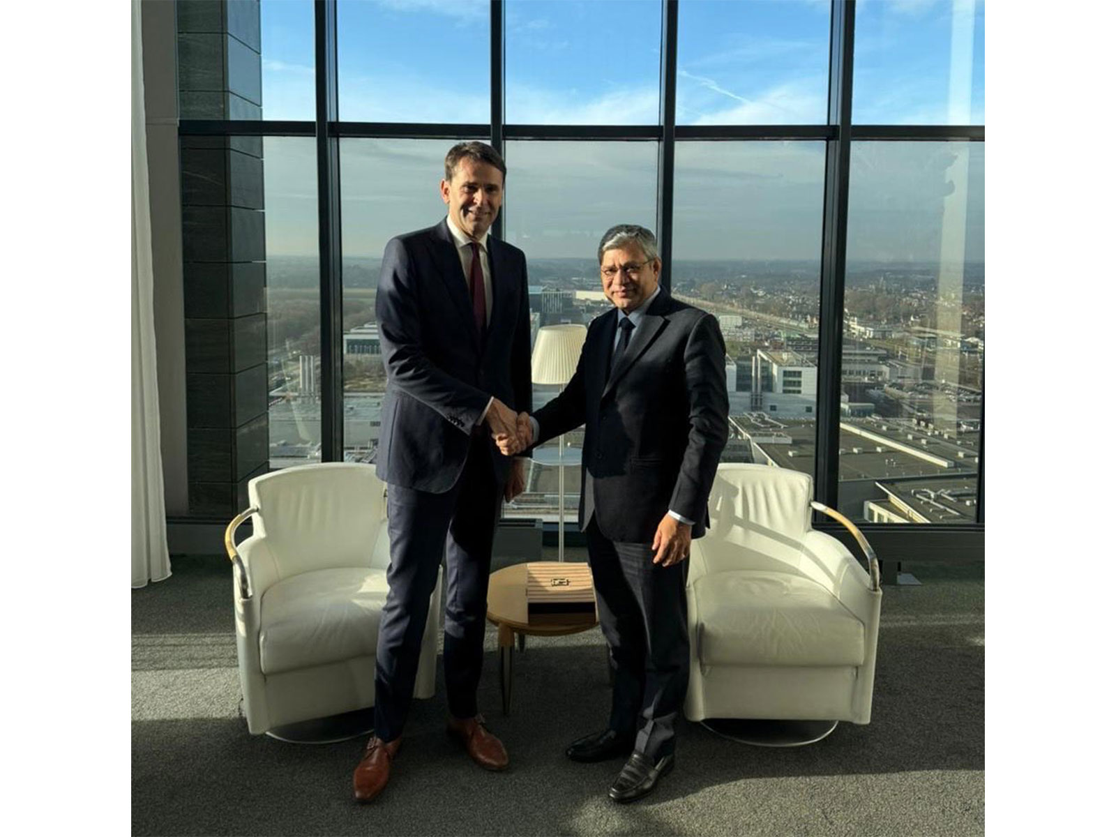 Minister Ashwini Vaishnaw visited the headquarters of semiconductor equipment maker ASML in Veldhoven, Netherlands. (Photo: X/AshwiniVaishnaw)