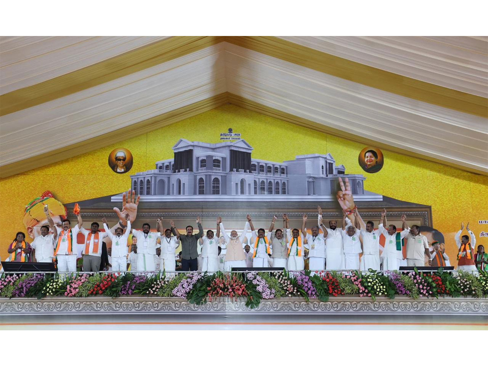 PM Modi with NDA allies in Madhuranthakam (Photo/X@narendramodi)