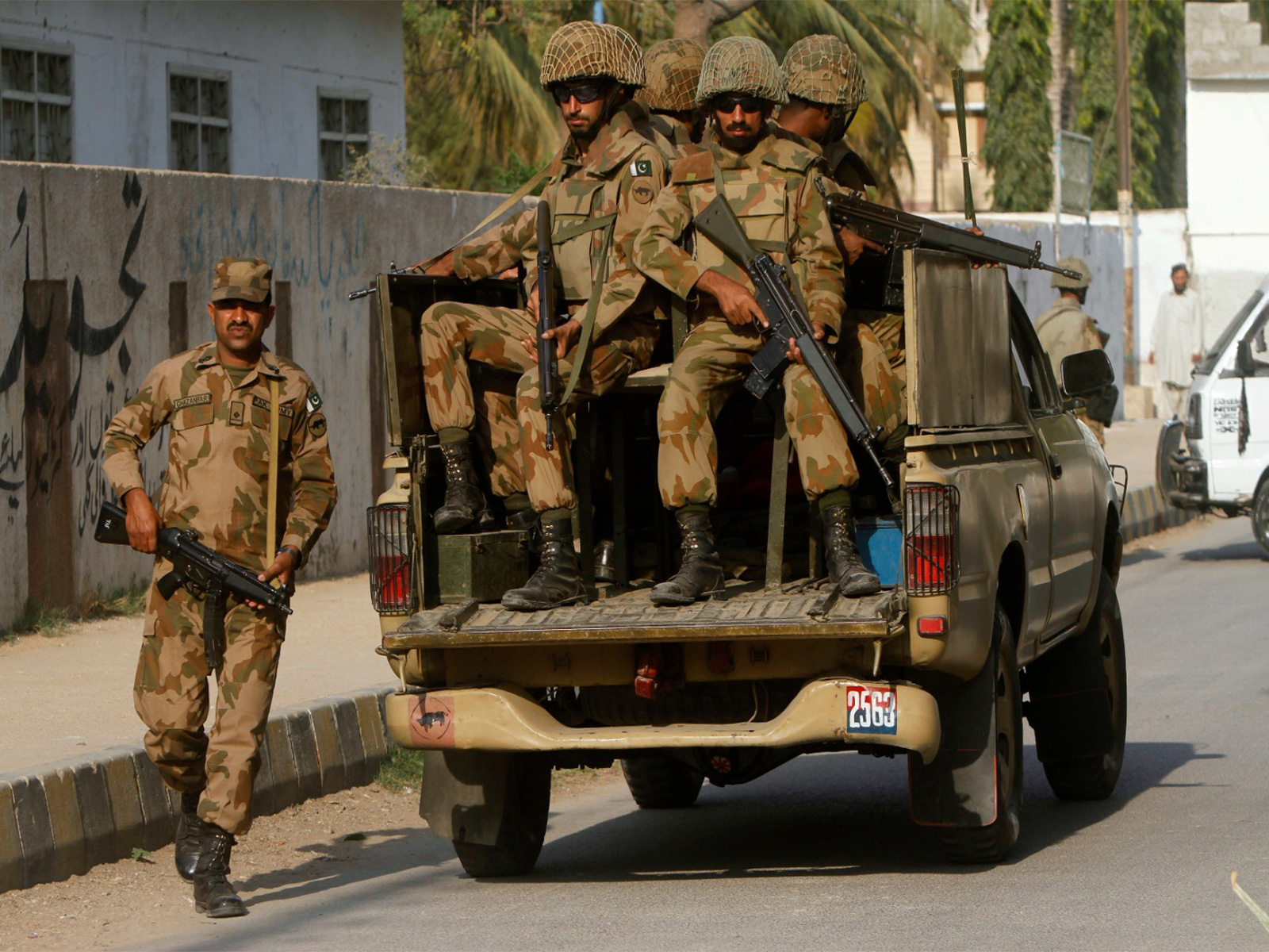 Pakistan Army soldiers patrol on a street (File Photo/ Reuters)