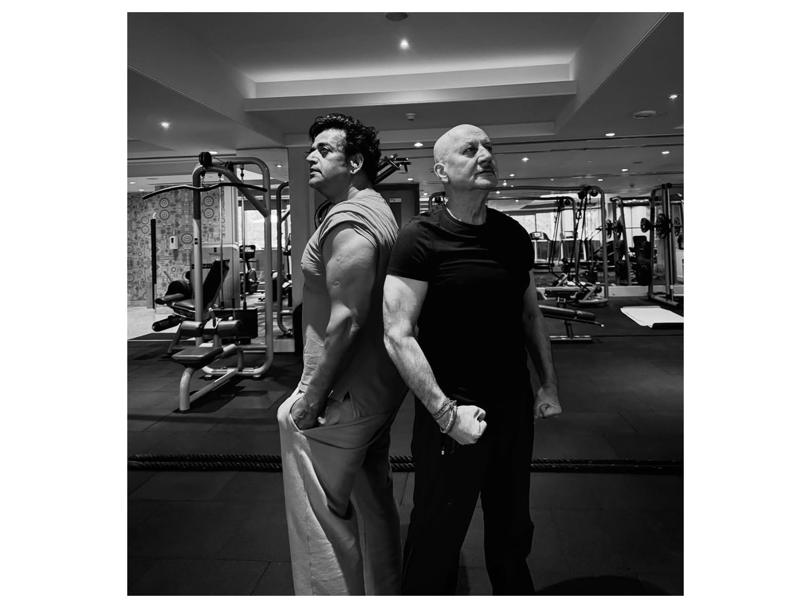 Ravi Kishan, Anupam Kher (Photo/instagram/@anupampkher)