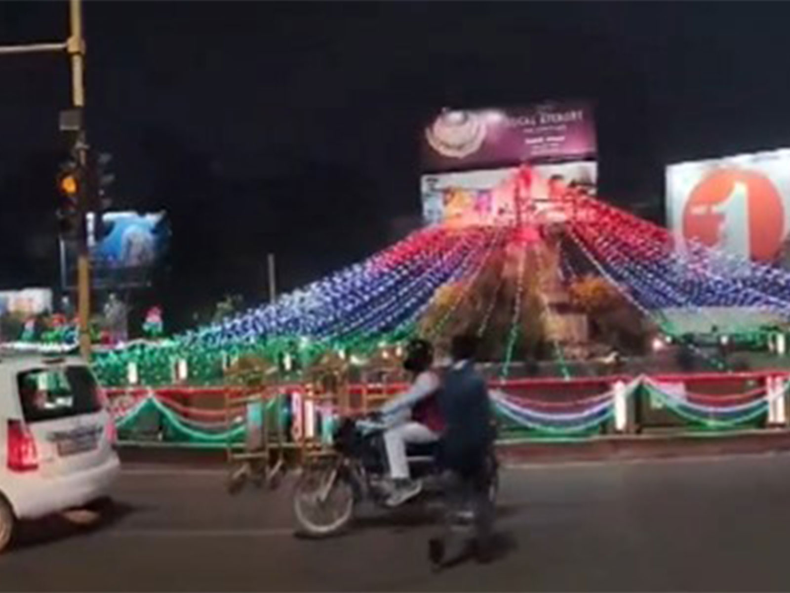 Lucknow's Golf Road Chauraha lit up ahead of Republic Day (Photo/ANI)