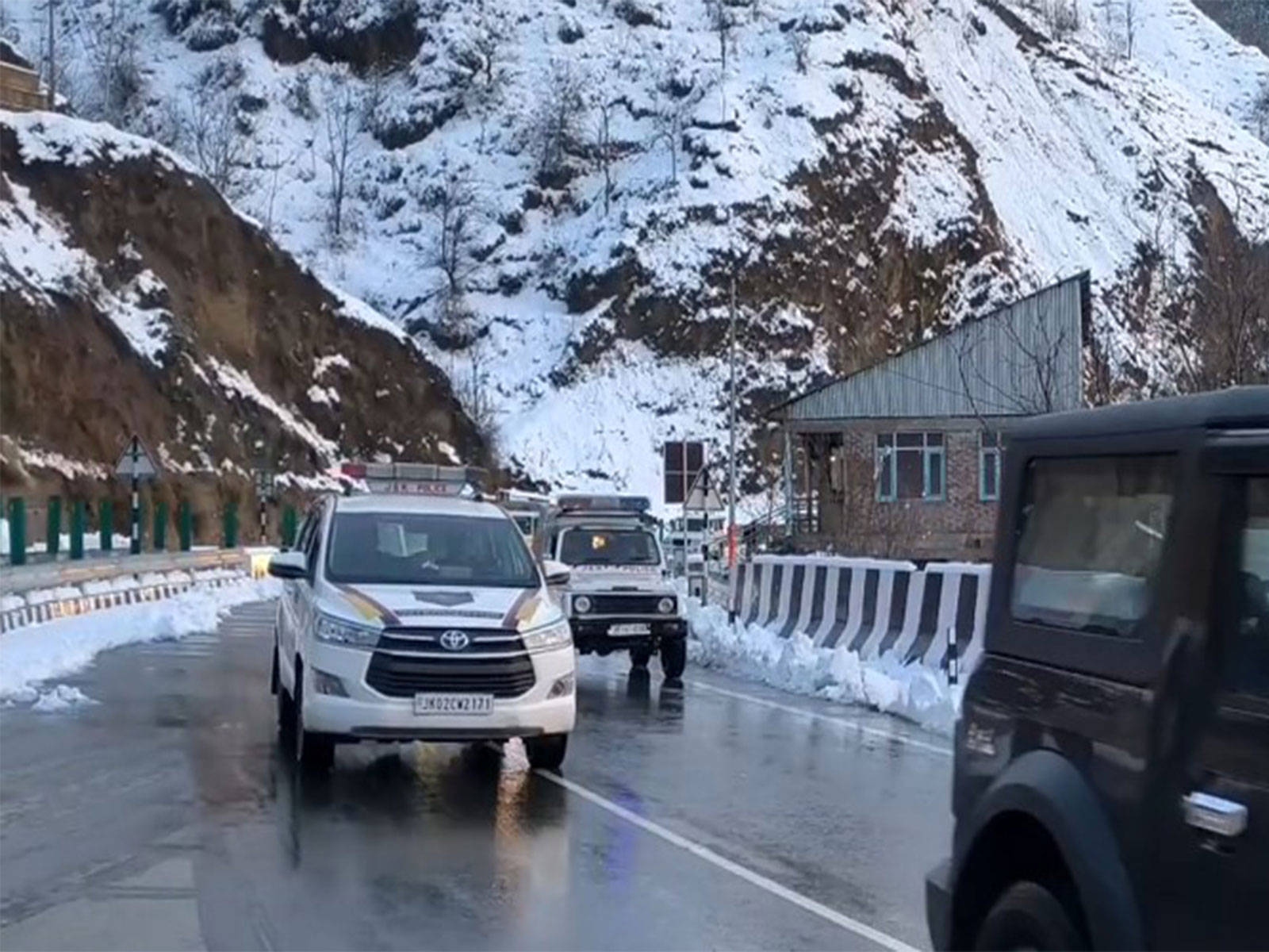 Vehicles stranded as Srinagar-Jammu National Highway remains clsoed on third day on Sunday. (Photo/ANI)