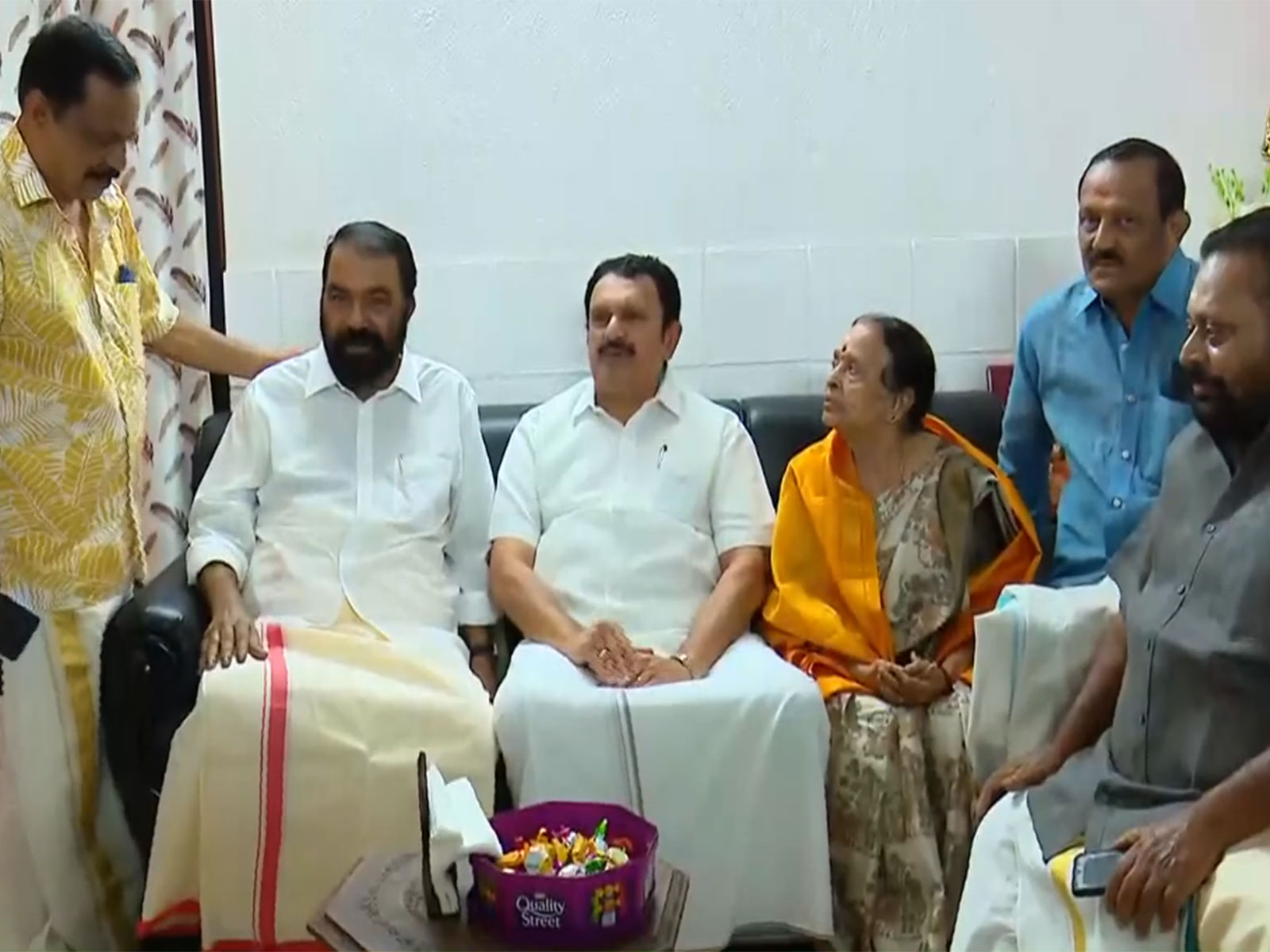 Kerala Minister V Sivankutty and senior Congress leader K Muraleedharan meet Padma Shri awardee Kalamandalam Vimala Menon in Thiruvananthapuram (Photo/ ANI)