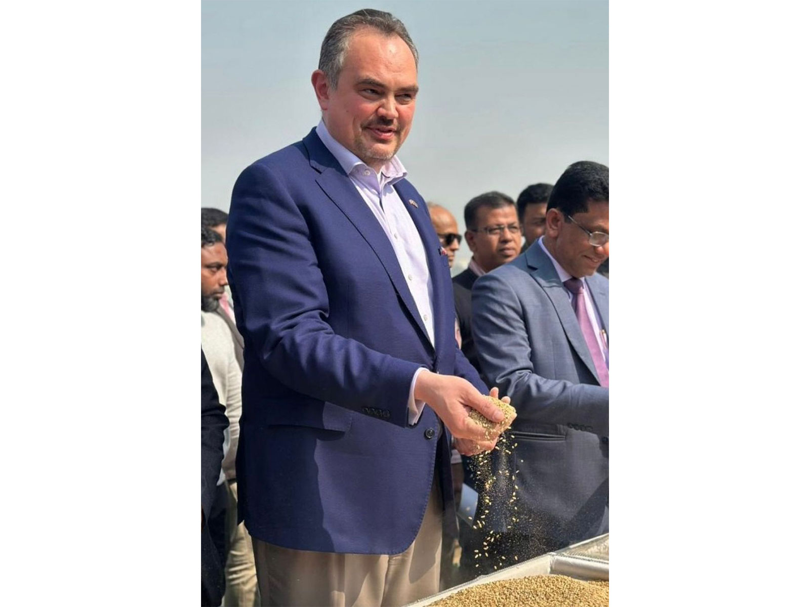 60,000 metric tons of premium US wheat arrives in Bangladesh (Photo: X@USAmbBangladesh)