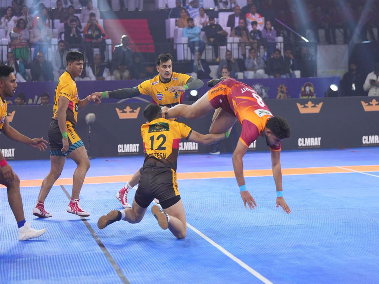 Hisar Heroes and Bhiwani Bulls players in action. (Photo: KCL)