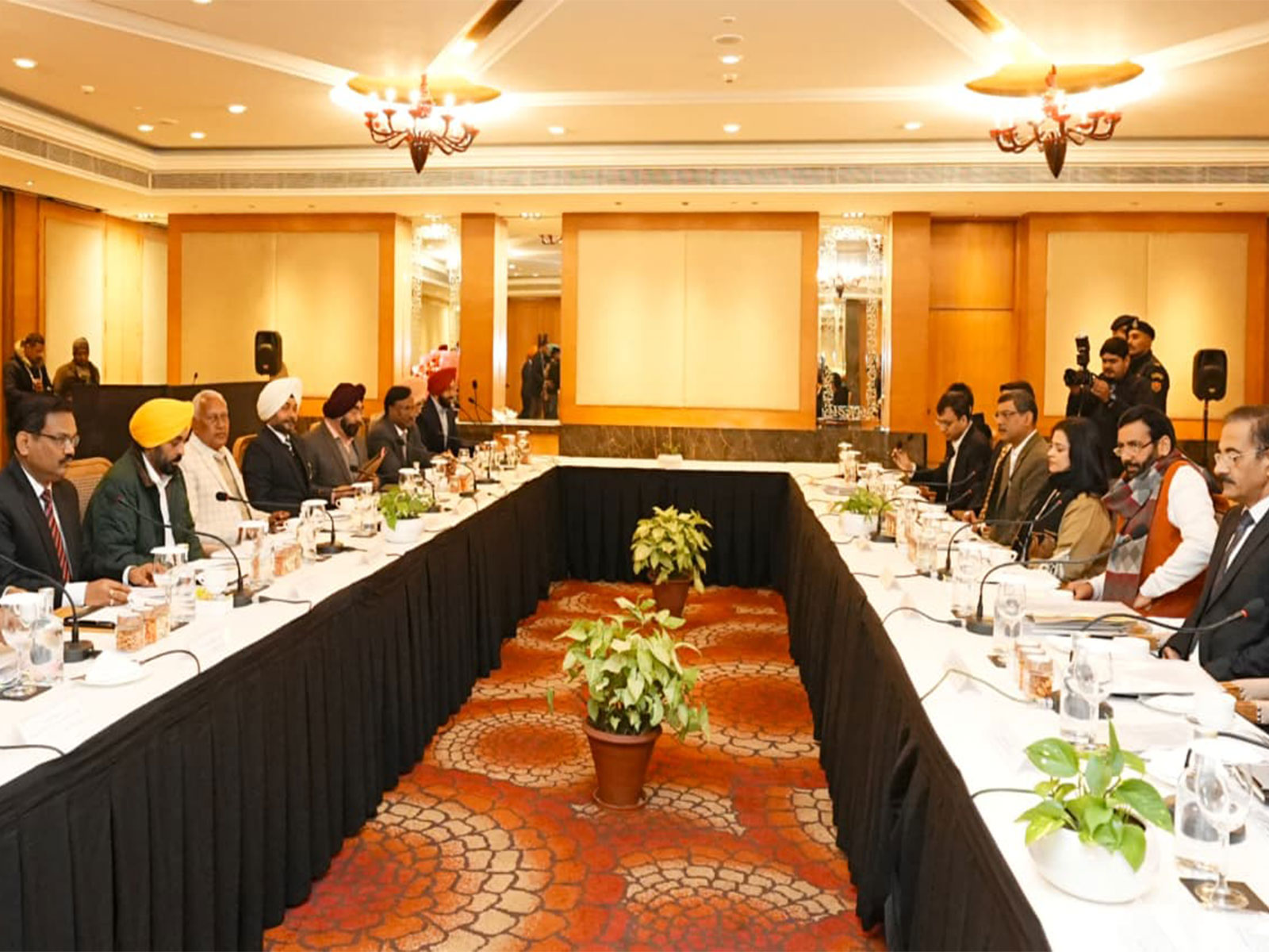 Punjab and Haryana hold joint meeting in Chandigarh (Photo/PunjabCMO)