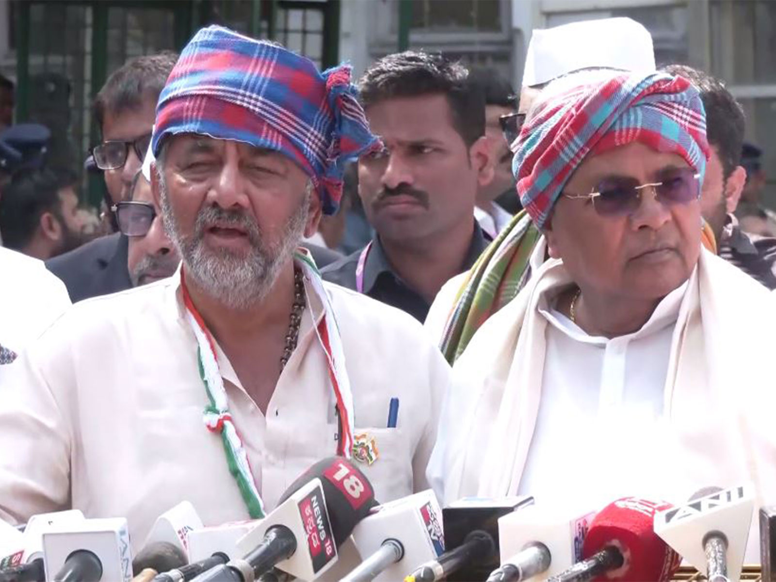 Karnataka Deputy Chief Minister DK Shivakumar and Karnataka Chief Minister Siddaramaiah (Photo/ANI)