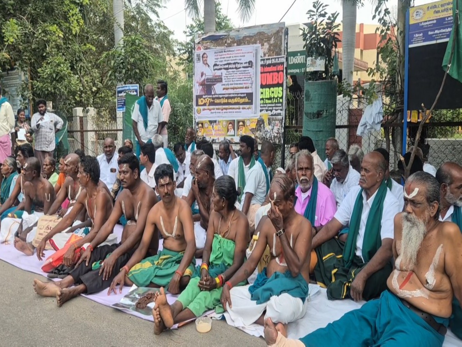Farmers protest in Tiruchirappalli by consuming human waste (Photo/ANI)