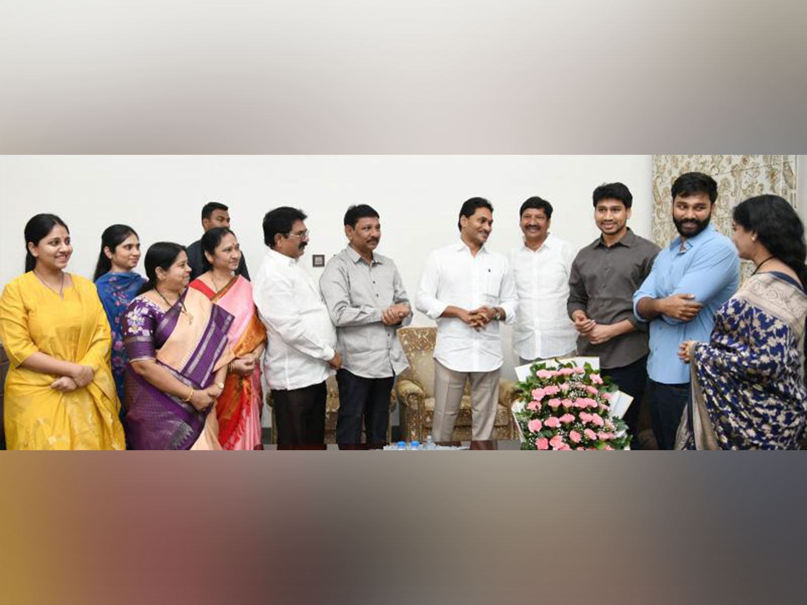 Jagan Mohan met family members at his Tadepalli residence(Photo/YSRP)