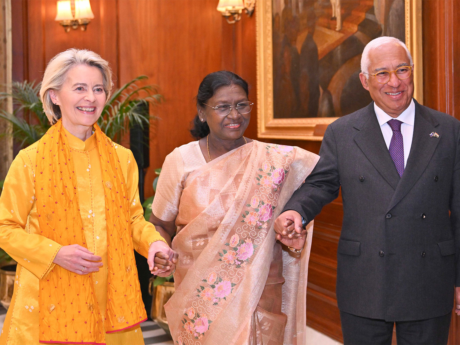 President Droupadi Murmu (middle) with Antonio Costa, President of the European Council (right) and Ursula von der Leyen, President of the European Commission (Photo: X@rashtrapatibhvn)