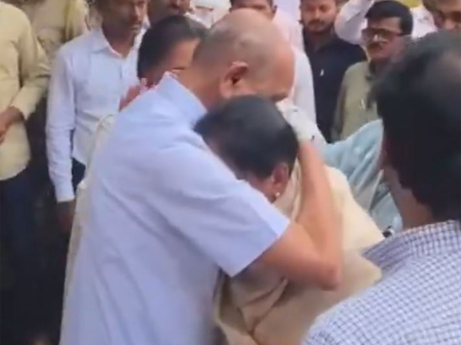 Sunetra Pawar breaks down as family mourns Ajit Pawar's death (Photo/ANI)