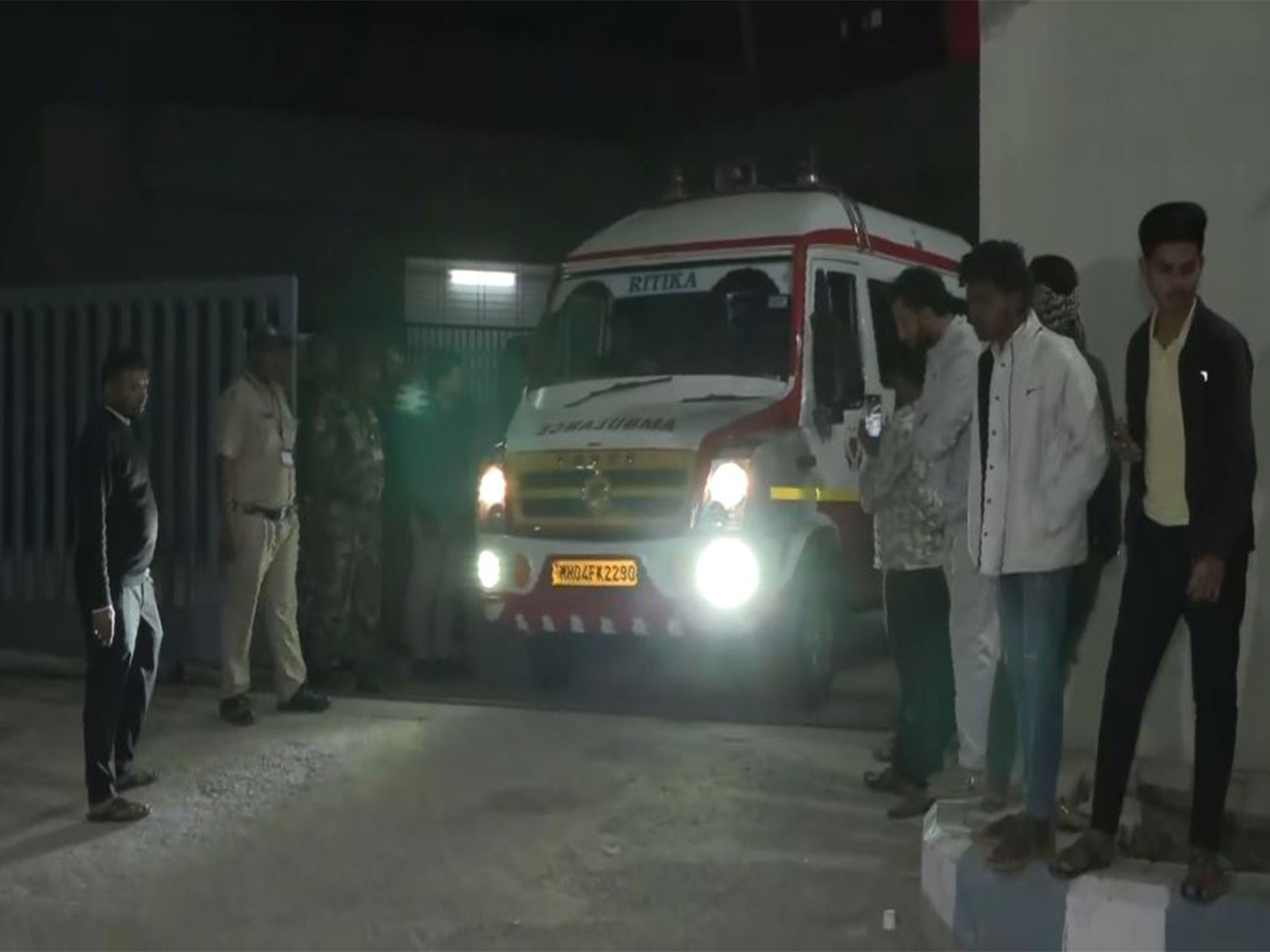 Visual from outside Punyashlok Ahilyadevi Holkar Government Medical College (Photo/ANI)