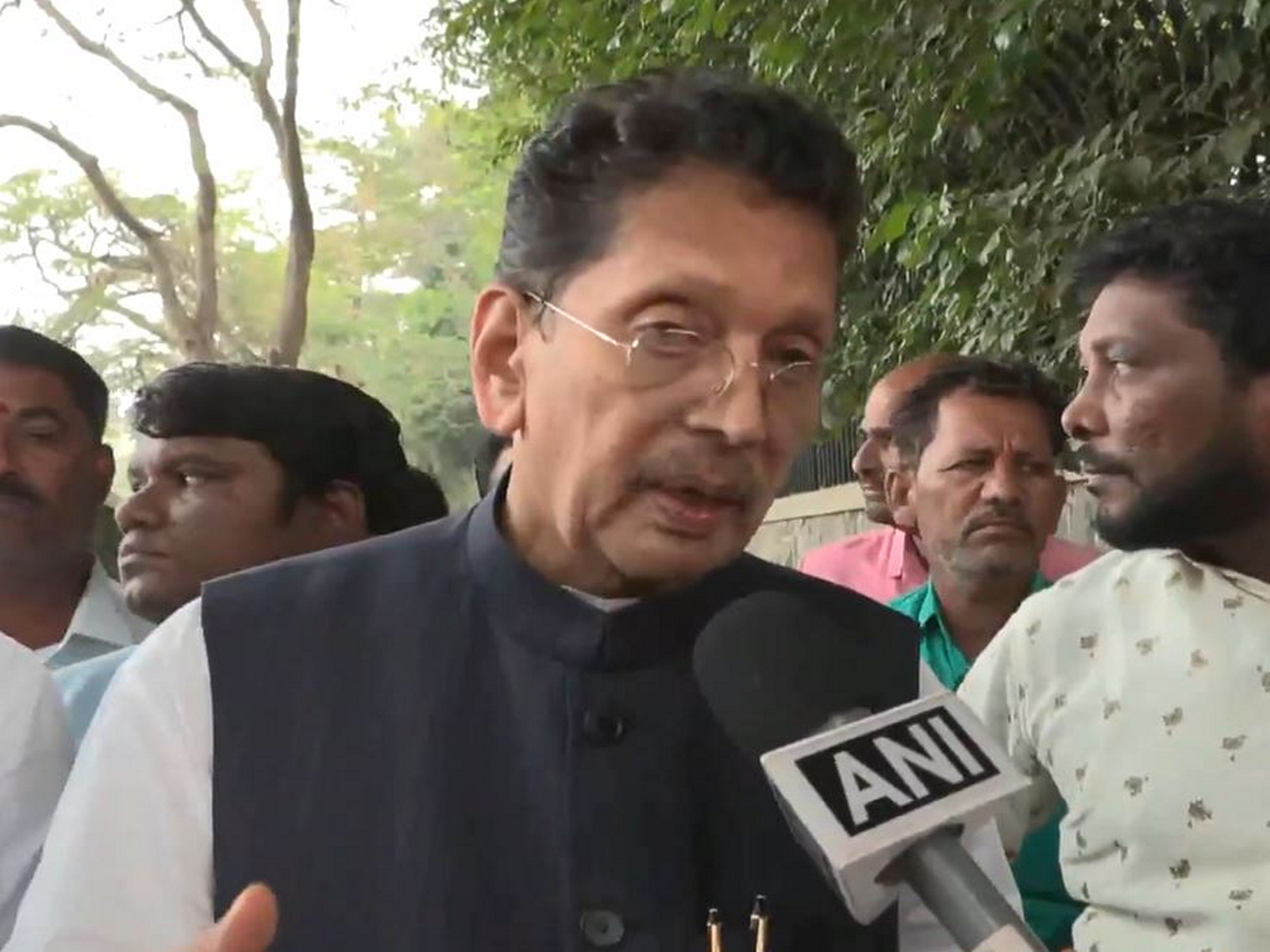 Shiv Sena leader Deepak Kesarkar (Photo/ANI)