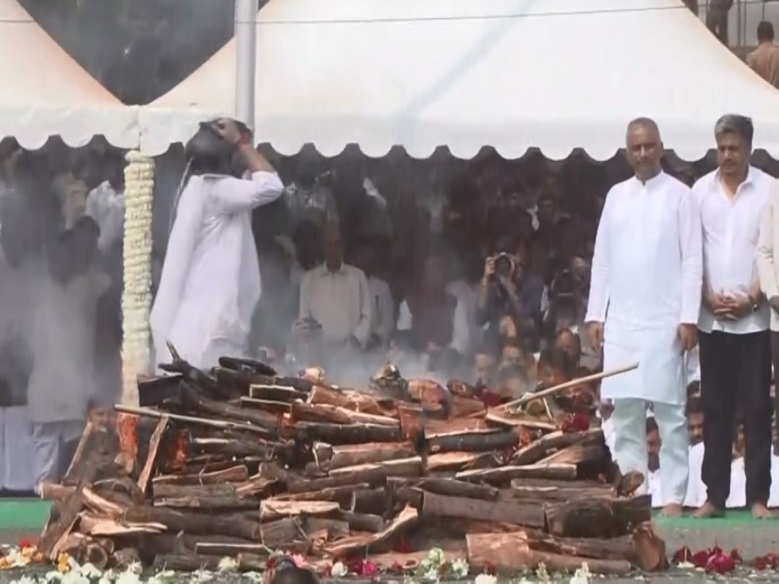 Last rites of Ajit Pawar in Baramati (Photo: ANI)