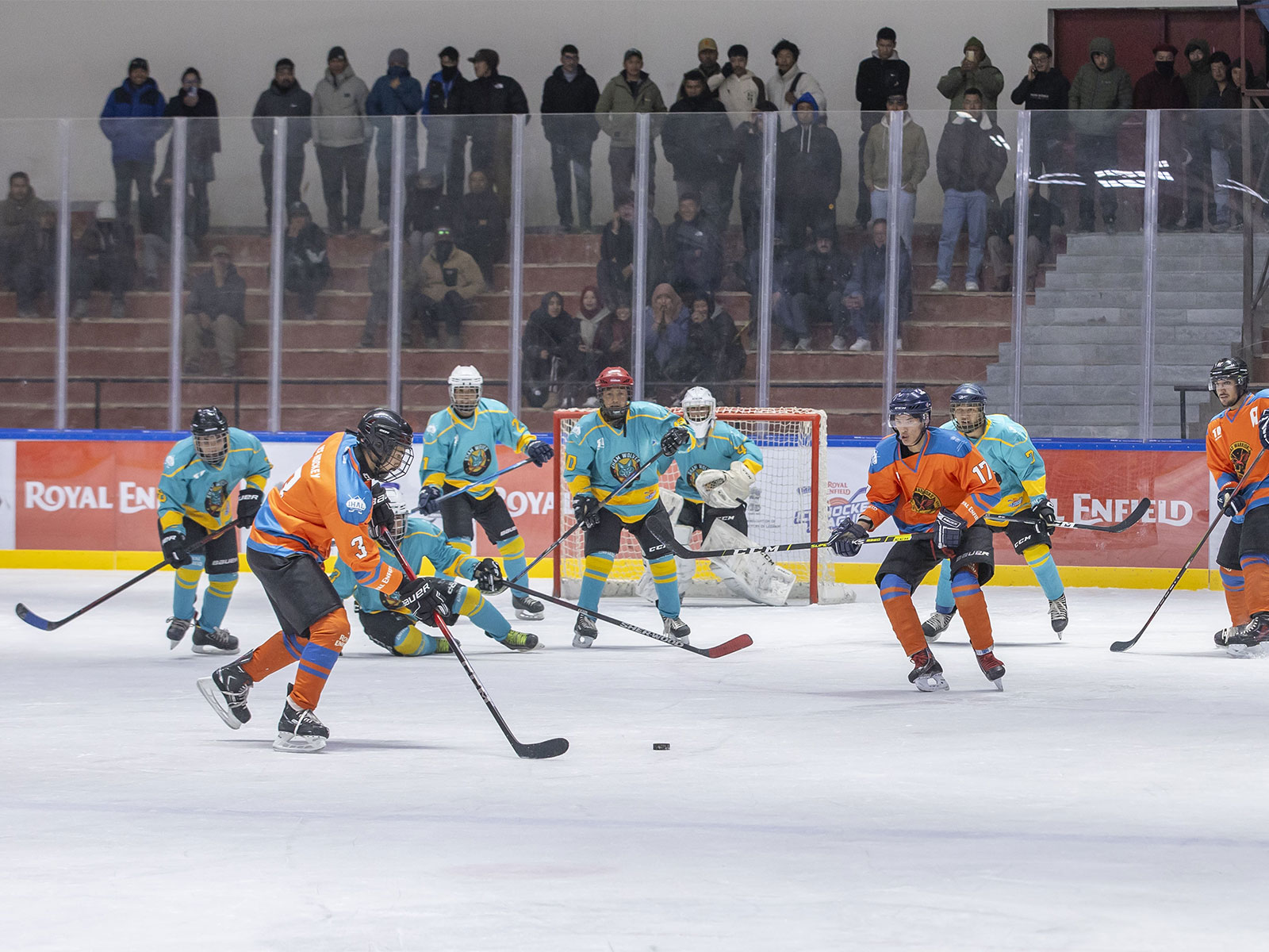 Humas Warriors and Sham Wolves in action. (Photo: Ice Hockey League)