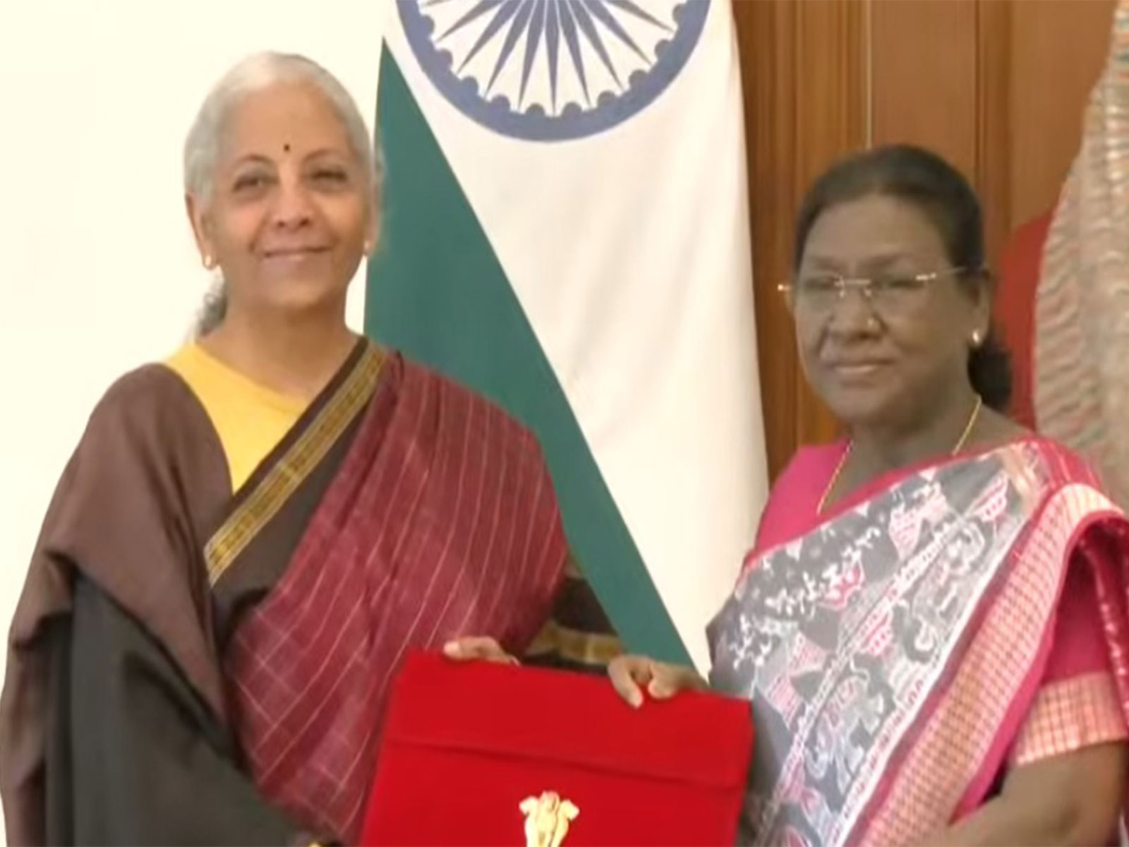Nirmala Sitharaman meets President Droupadi Murmu ahead of Budget Presentation (Photo/ANI) 