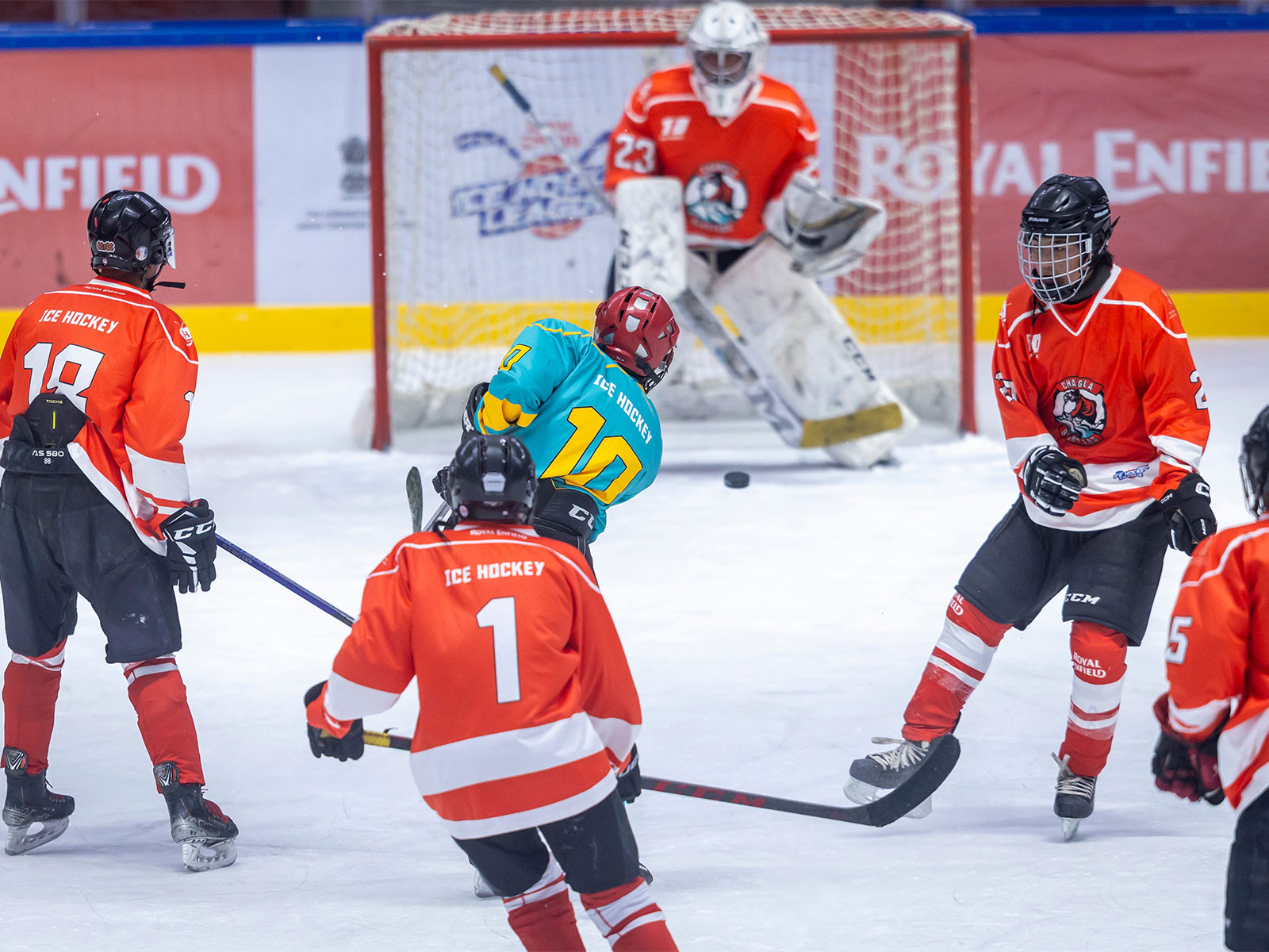 Players in action (Photo: Ice Hockey League)