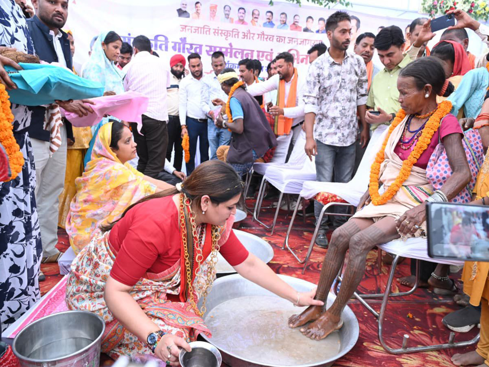 MLA Bhawna Bohra felicitates 66 tribal members on their homecoming (Photo/ANI)