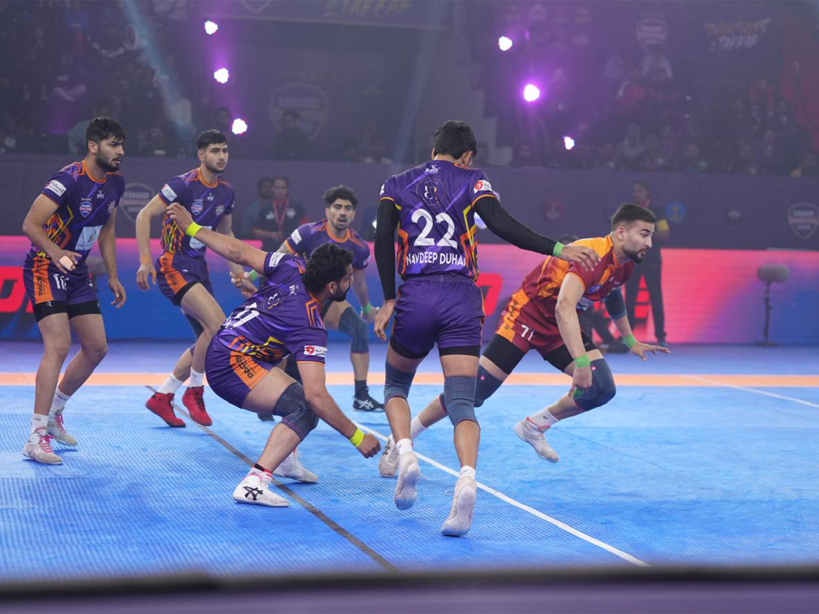 Hisar Heroes and Sonipat Stars' players in action. (Photo: KCL)