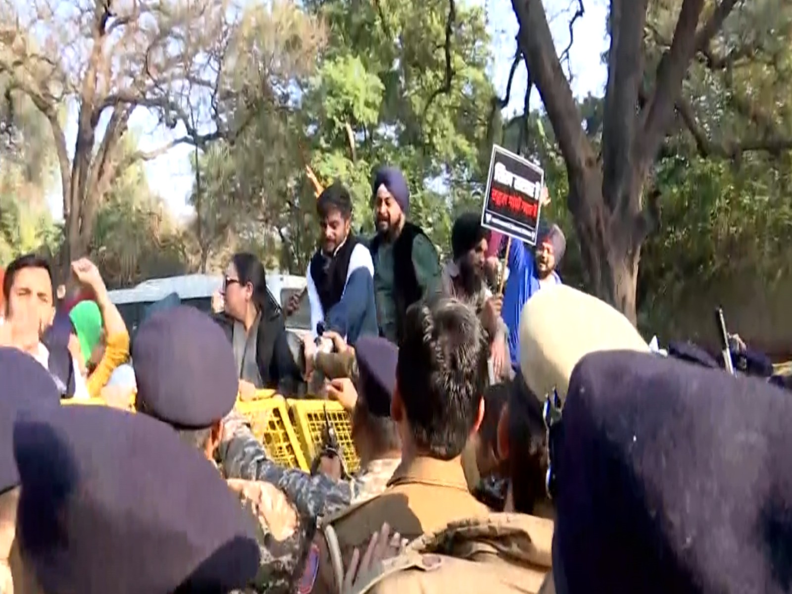 BJP protests Rahul Gandhi's 'Traitor' comment on Minister Ravneet Singh Bittu (Photo/ANI)