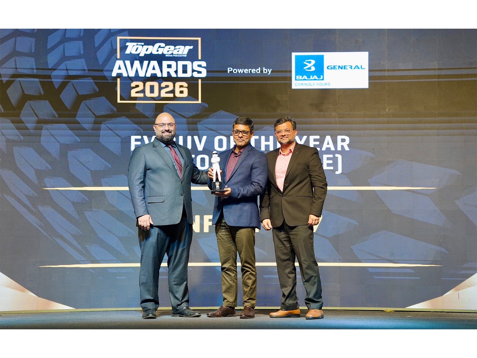 Mr. Tapan Ghosh (center), CEO of VinFast India, received the award from Mr. Cyrus Dhabhar, Managing Editor at Exhibit Group & BBC TopGear India