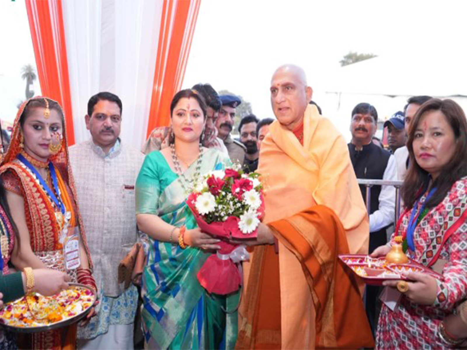 Acharya Mahamandaleshwar Swami Avdheshanand Giri with Seva Sankalp Foundation Founder Trustee Geeta Dhami (Photo/ANI)