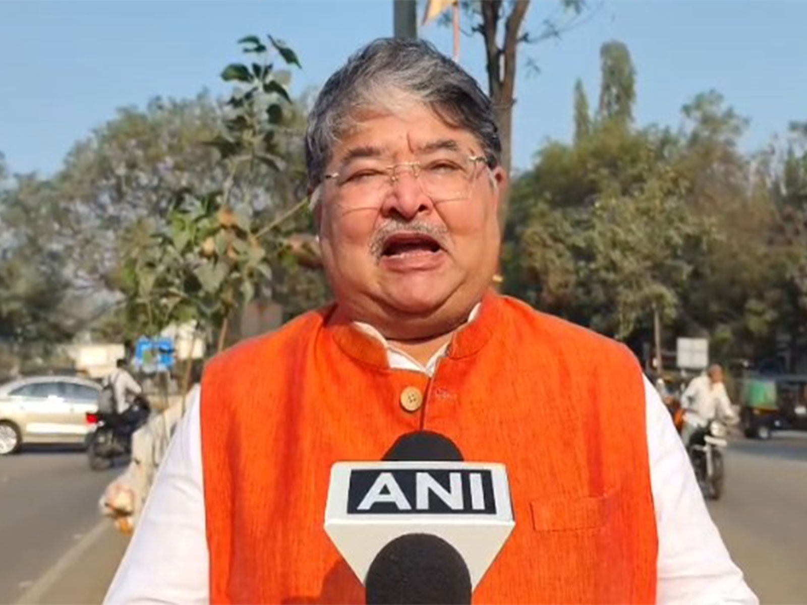 Grandson of Veer Savarkar, Rajendra Savarkar