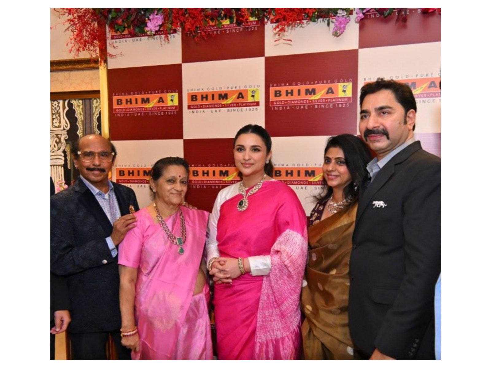 Parineeti Chopra joins Bhima Jewellery leadership for the ribbon-cutting ceremony atthe store launch.