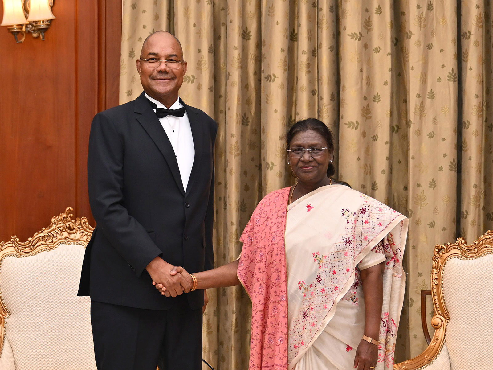 President Droupadi Murmu and Seychelles President Patrick Herminie at Rashtrapati Bhavan (Photo/X@rashtrapatibhvn)