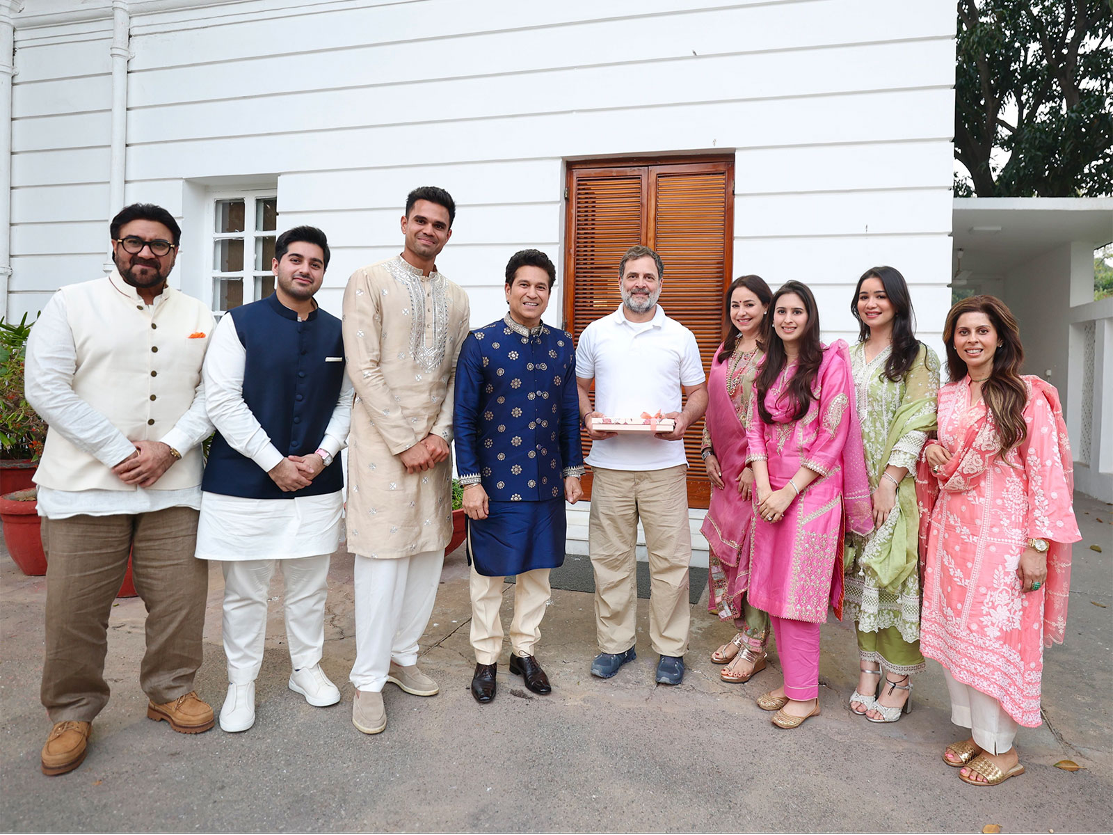 Sachin Tendulkar invites Lok Sabha LoP Rahul Gandhi for son Arjun's wedding ceremony. (Photo:X/@@sachin_rt)
