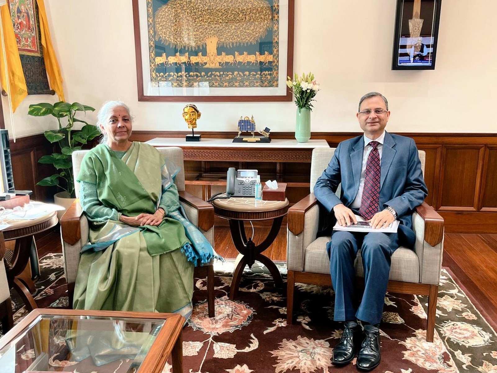 Nirmala Sitharaman, Union Minister for Finance and Corporate Affairs with Sanjay Malhotra, RBI Governor (Photo/@nsitharamanoffc)
