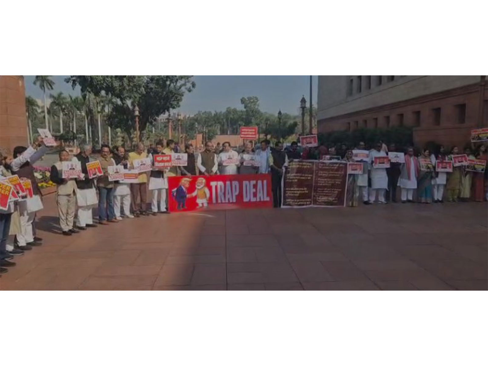 Opposition MPs protest outside Makar Dwar (Photo: ANI)