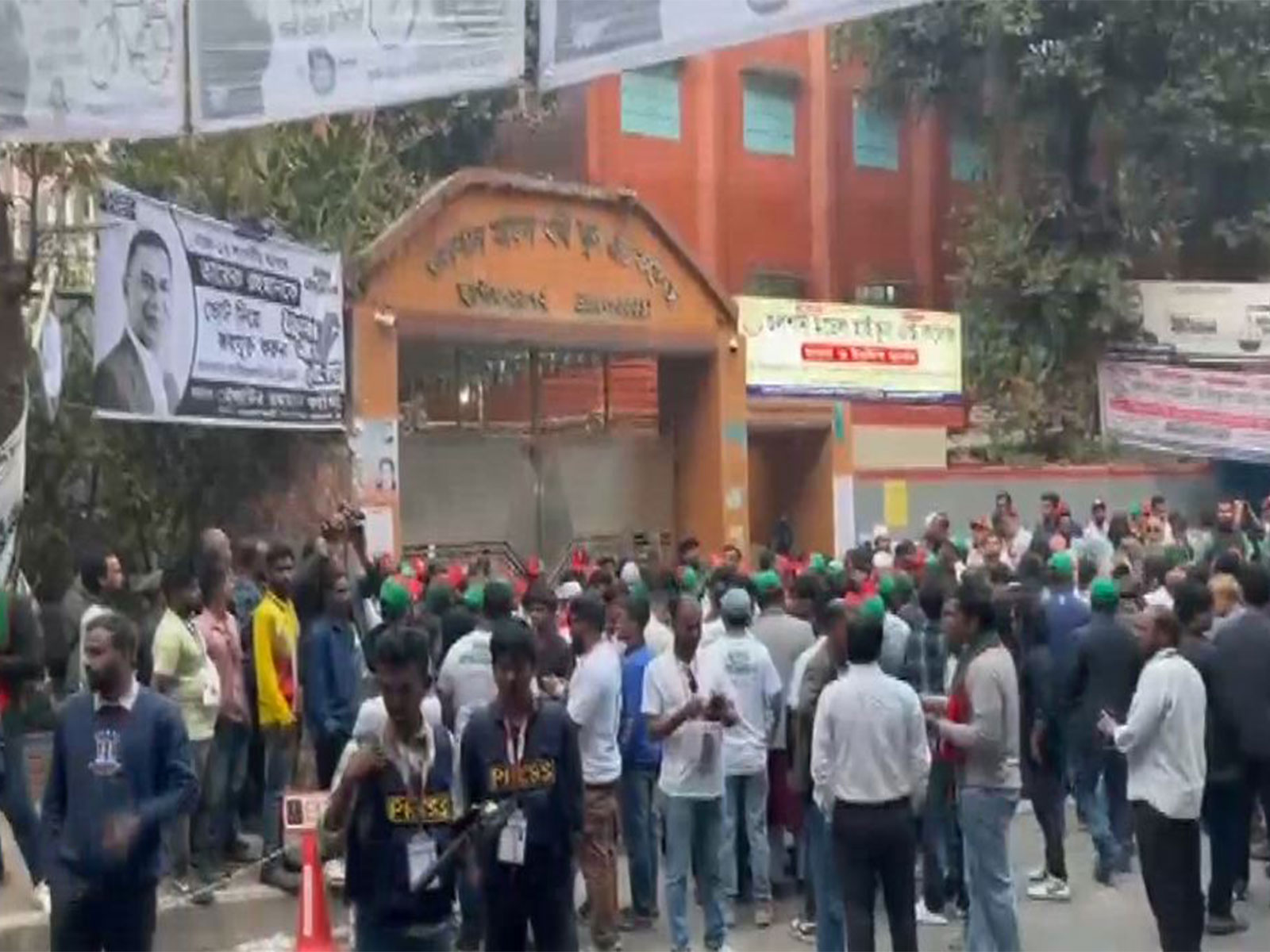 Polling underway at Gulshan Model High School & CollegPolling Station in Bangladesh (Photo/ANI)