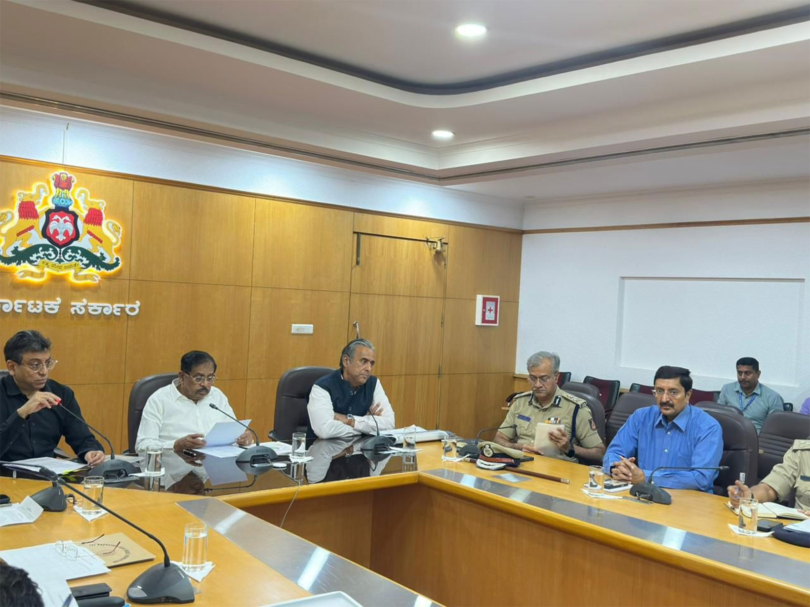Karnataka HM G Parameshwara chairs a meet with KSCA President President Venkatesh Prasad and others (Photo: Karnataka HMO)