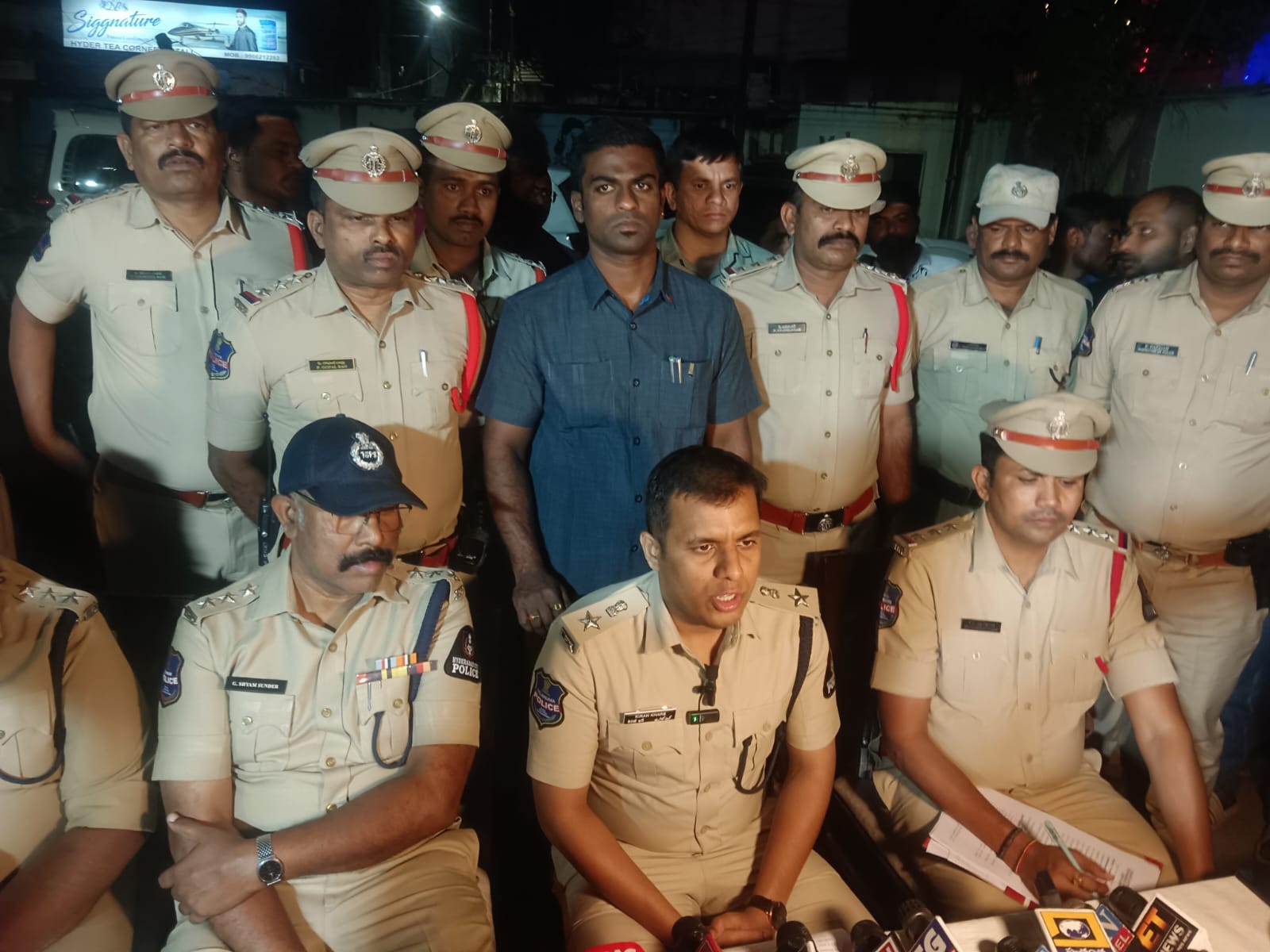 Hyderabad Police conducts search operation to curb illegal activities in Reinbazar (Photo/HyderabadPolice)
