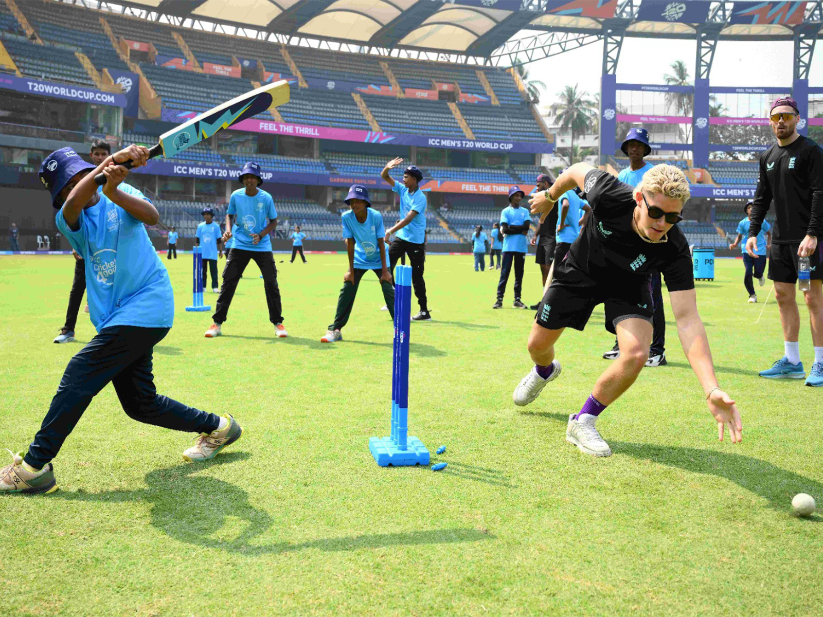 Young fans connect with England Players during the ICC C4G Clinic in Mumbai. (Photo/ICC) 