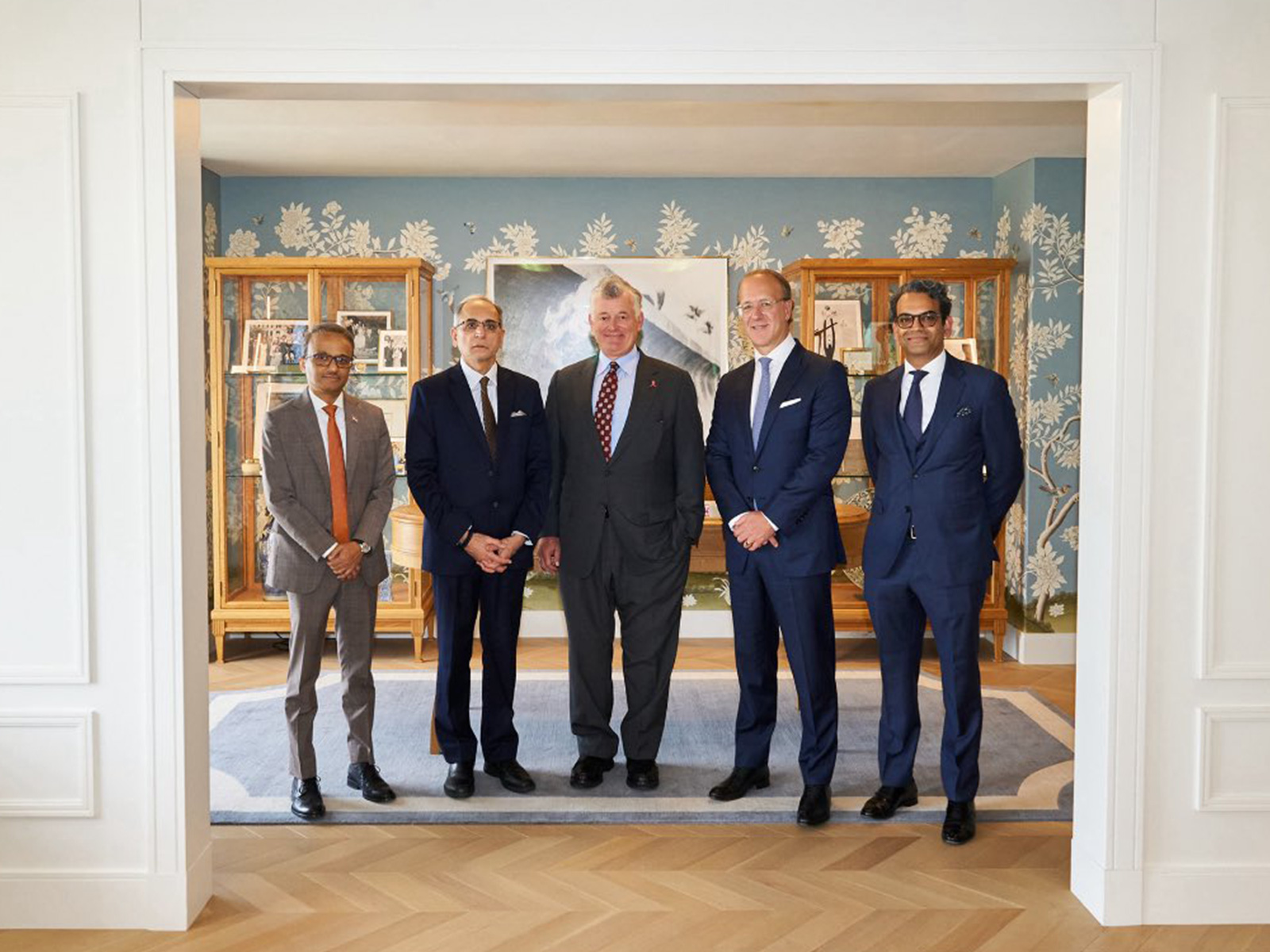 Ambassador of India to the US, Vinay Mohan Kwatra with Estee Lauder team (Photo: X@AmbVMKwatra)