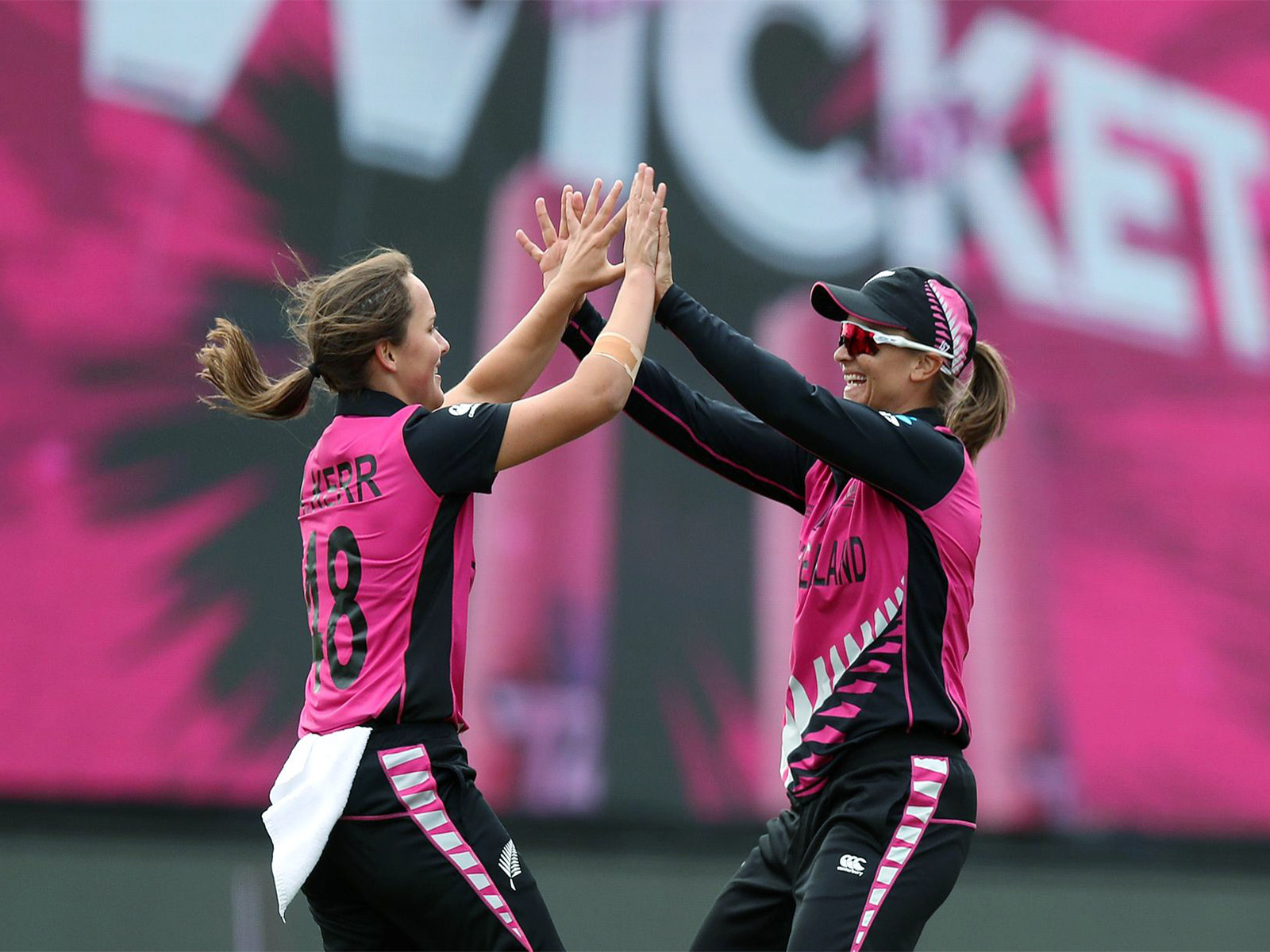 New Zealand's Amelia Kerr (Left) (Photo: ICC/ ANI)