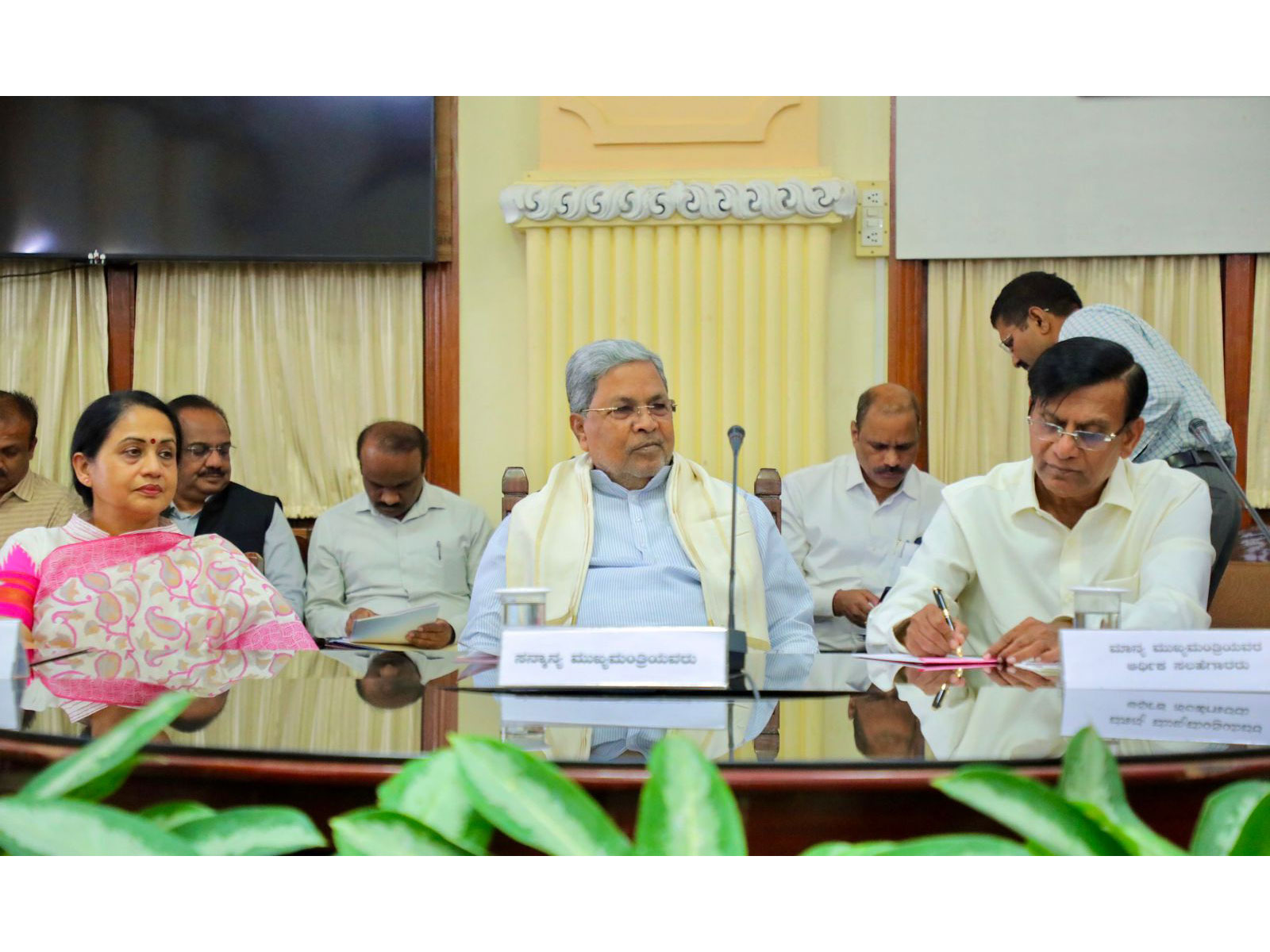 Karnataka CM Siddaramaiah holds pre-Budget meeting in Bengaluru (Photo/X@siddaramaiah)