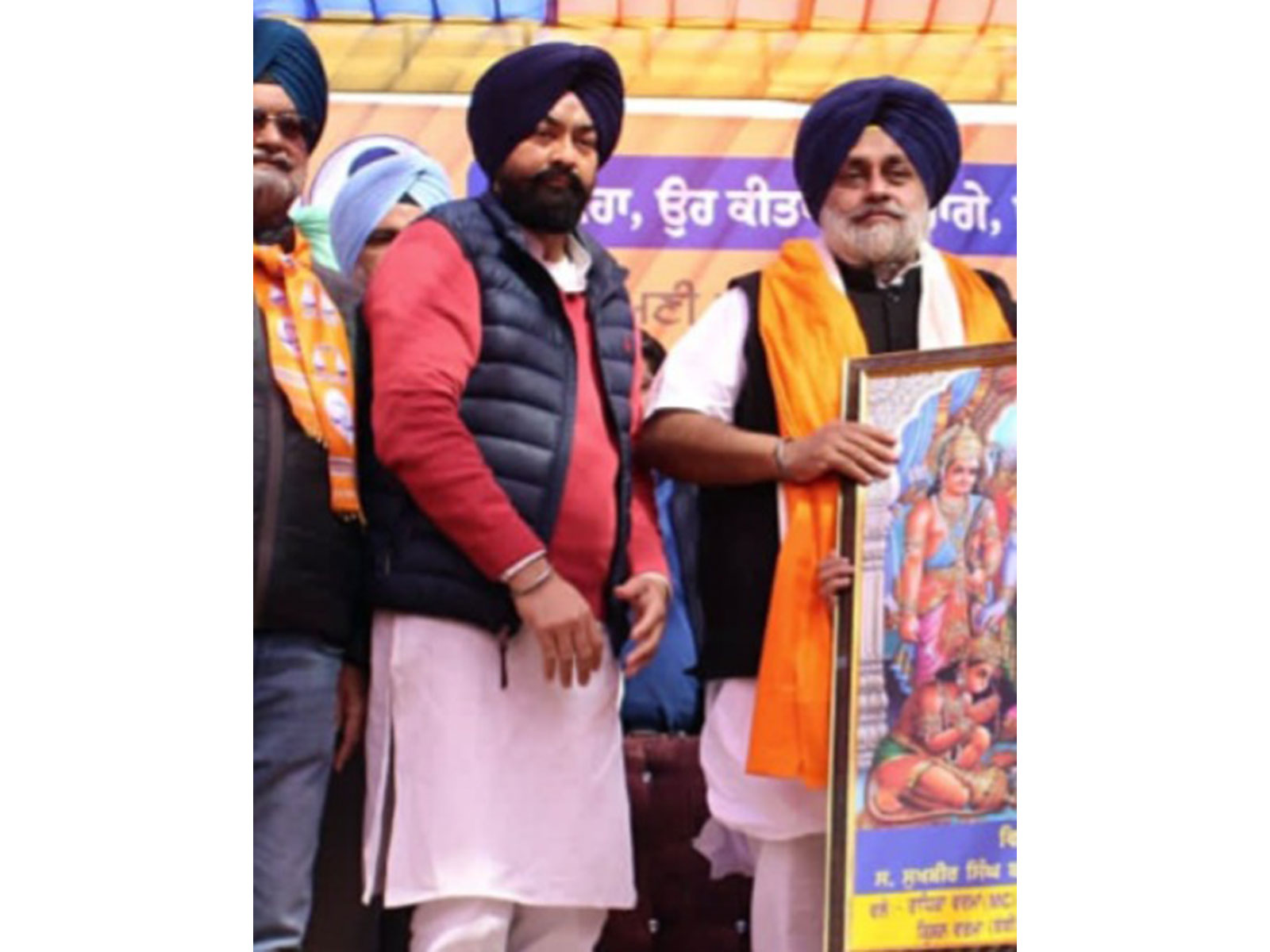 Shiromani Akali Dal general secretary Gurpreet Singh Raju Khanna with party leader Sukhbir Singh Badal (Photo/ANI)